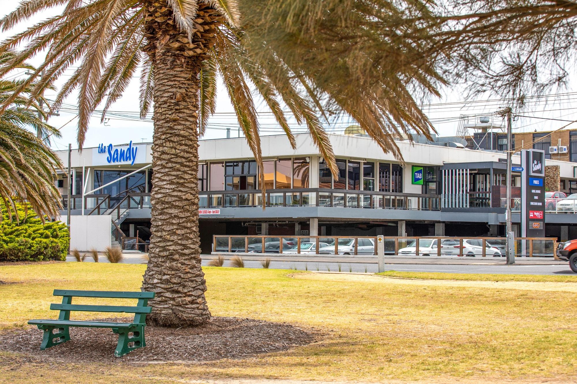 Vista Exterior Nightcap at Sandringham Hotel