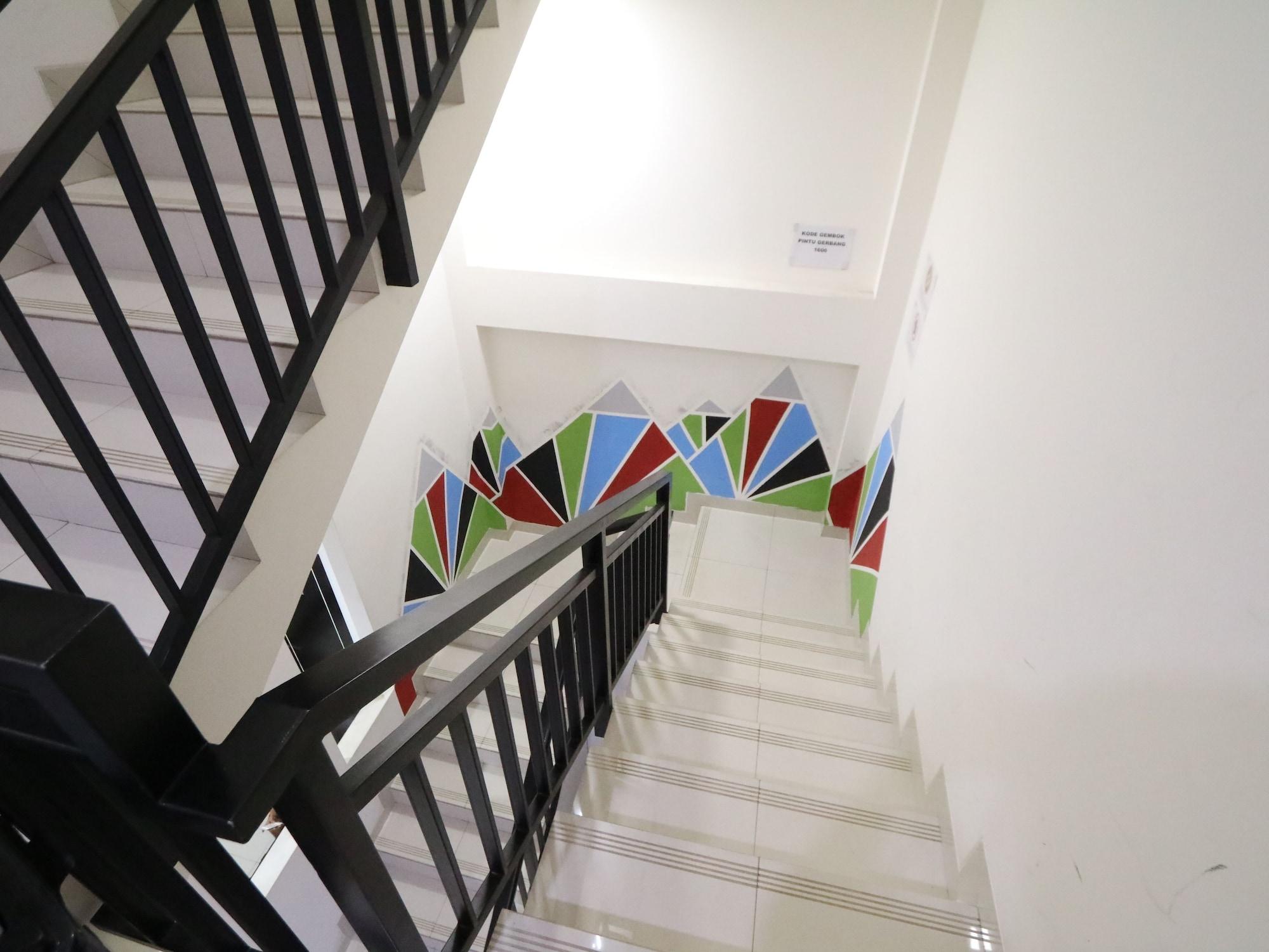 Varios Kamar Keluarga Tanah Abang