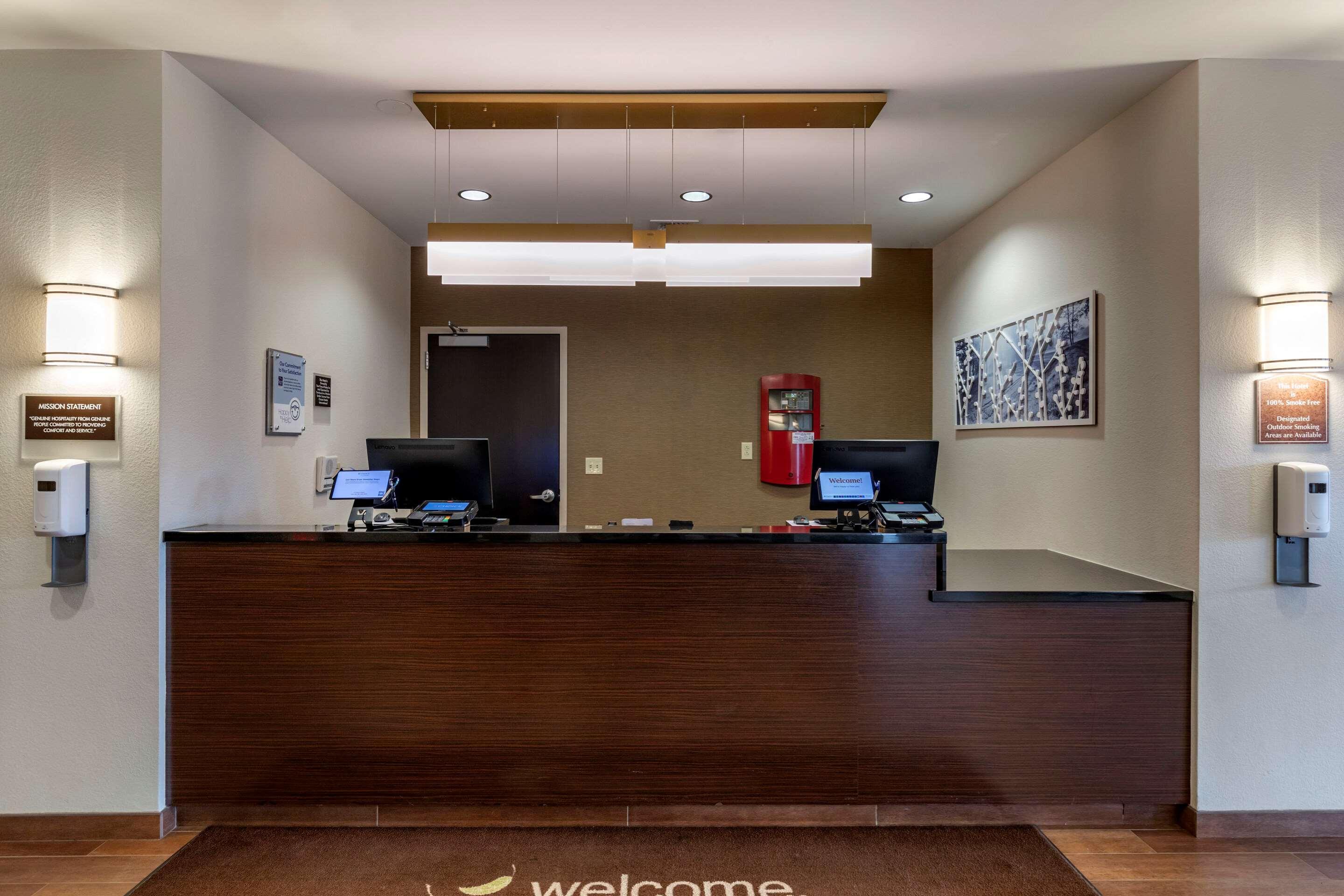 Vista Lobby Sleep Inn & Suites Miles City I-94