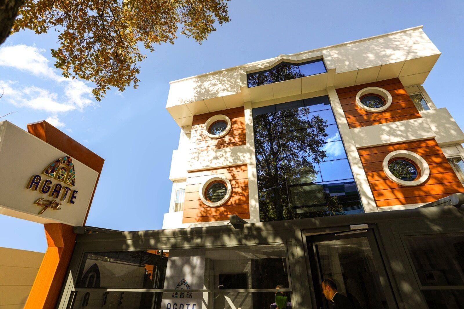 Varios Agate Hotel