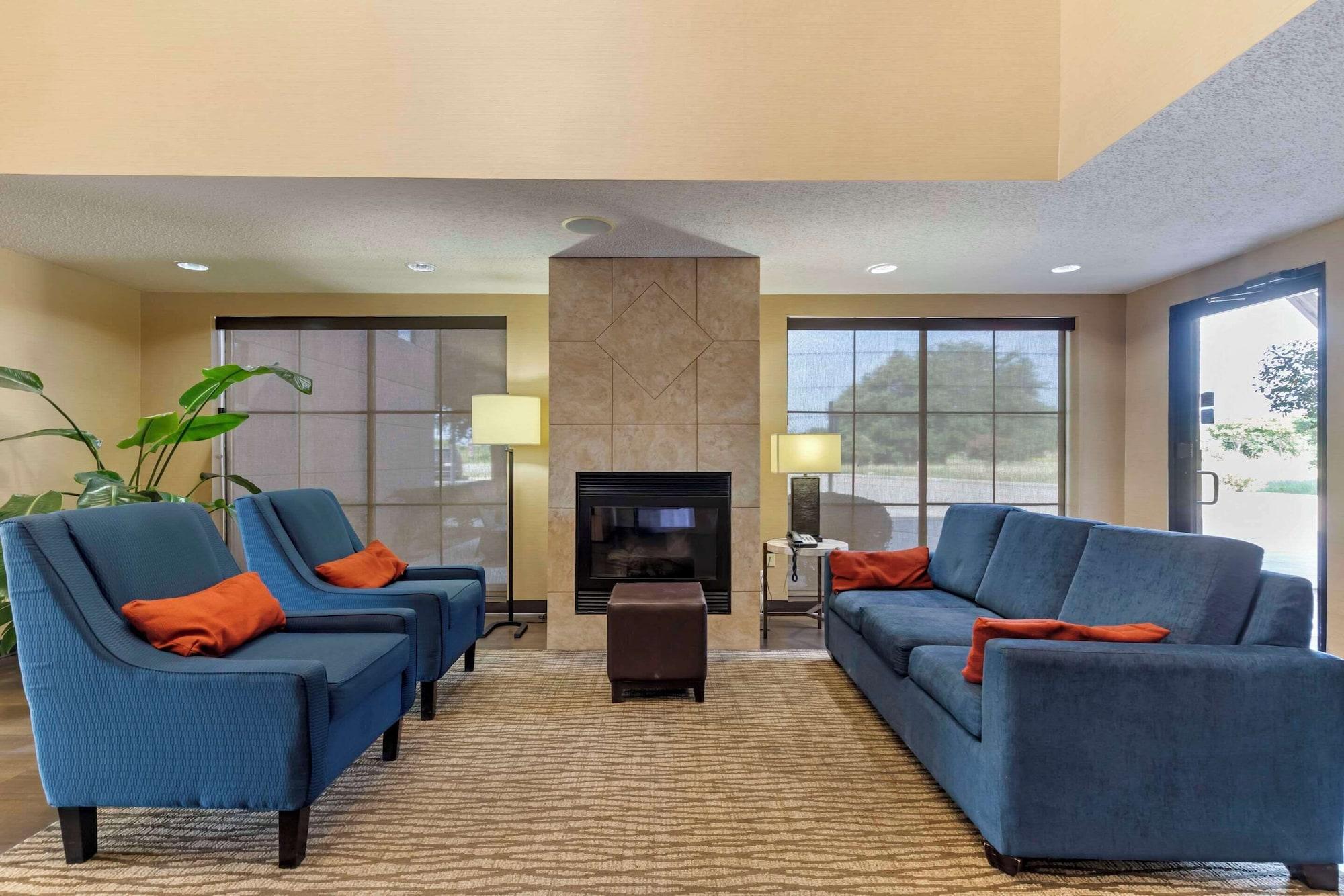 Vista Lobby Comfort Inn & Suites