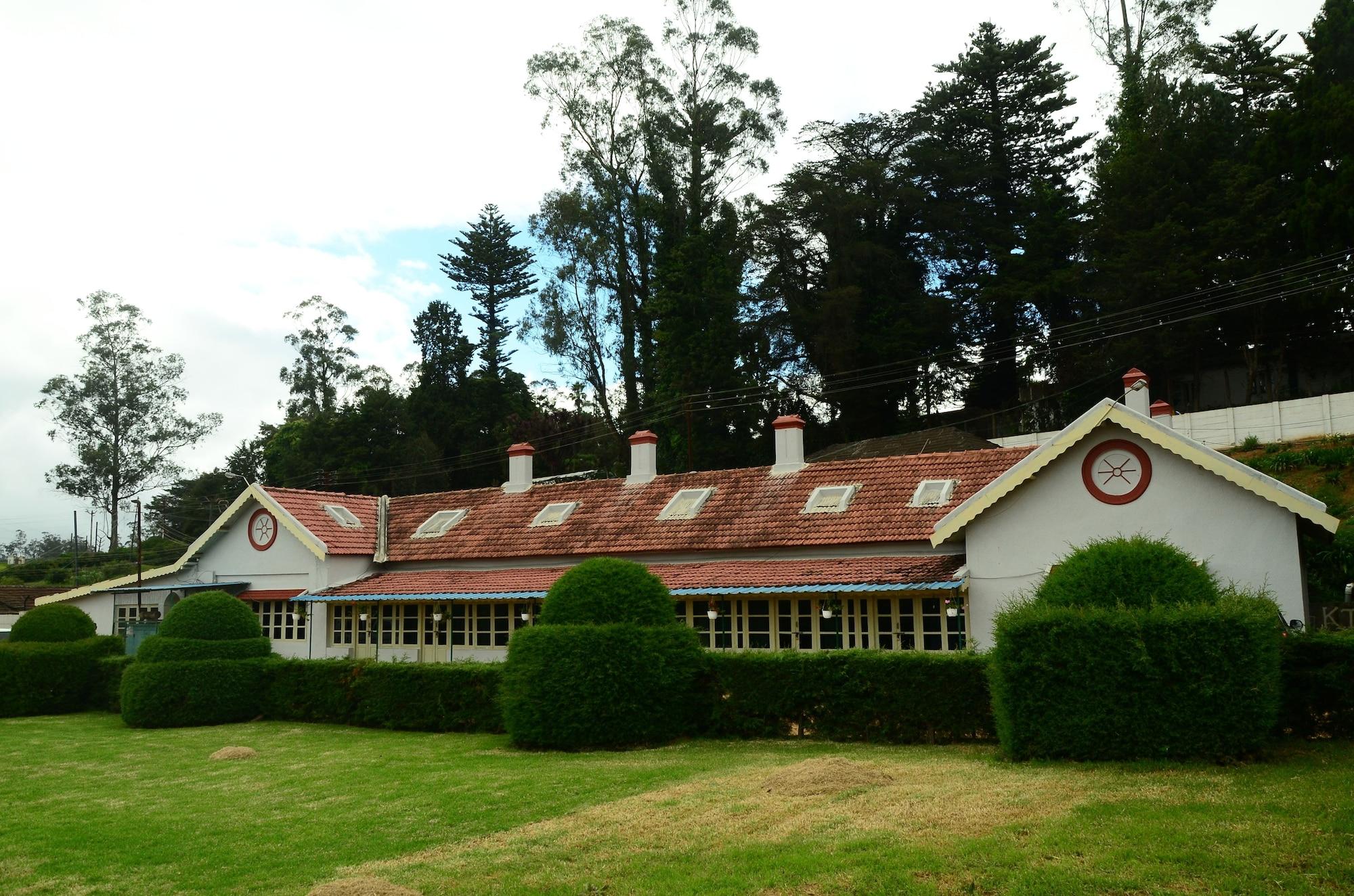 Vista Exterior KSTDC Hotel Mayura Sudarshan