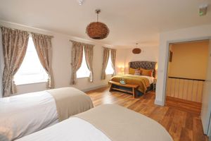 Alojamiento - Lodge at The Old Barracks