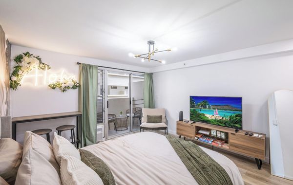 Waikiki Gem! Renovated, Steps Away From The Beach!