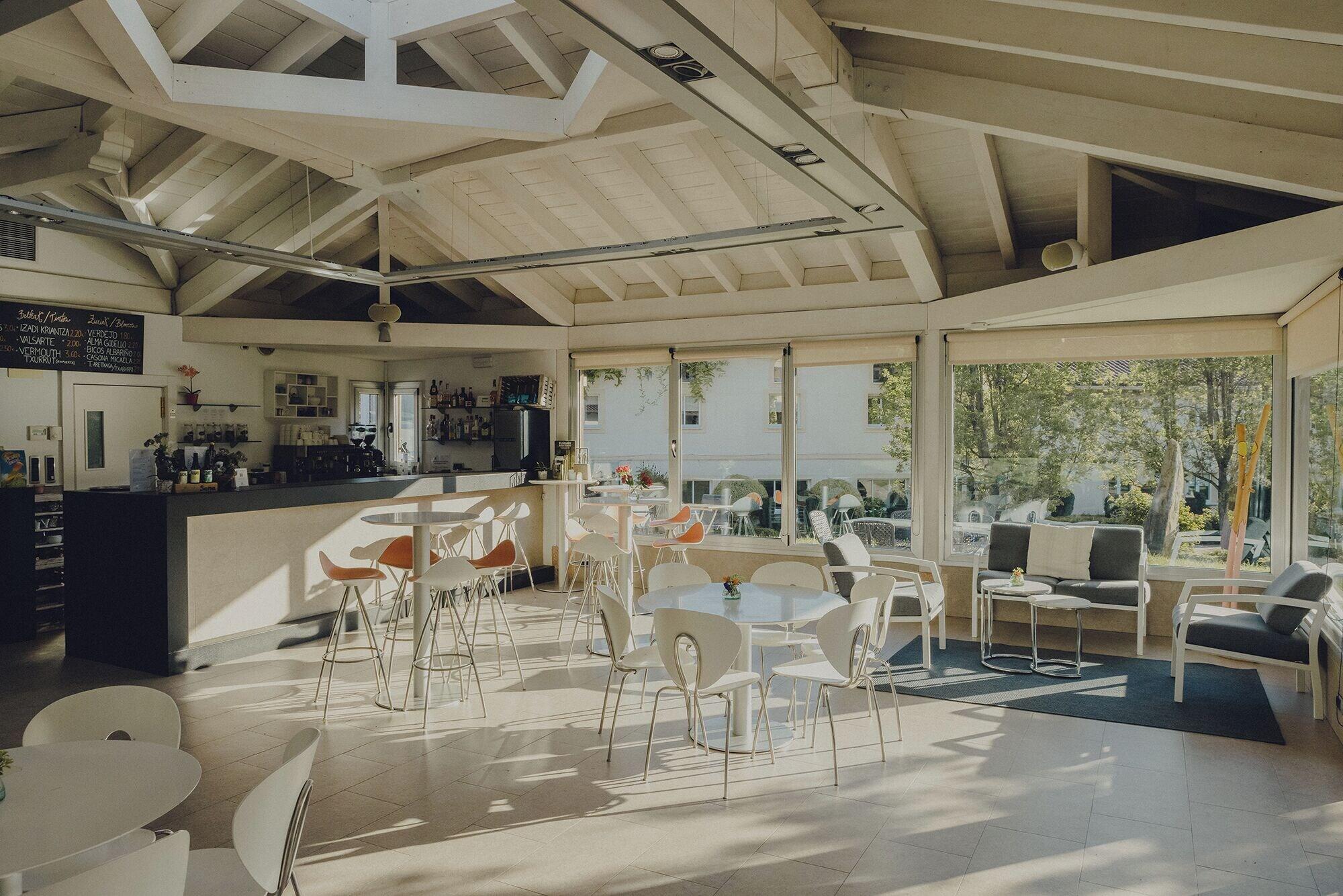 Bar/Salón Amalurra Ecohotel & Retreat Center