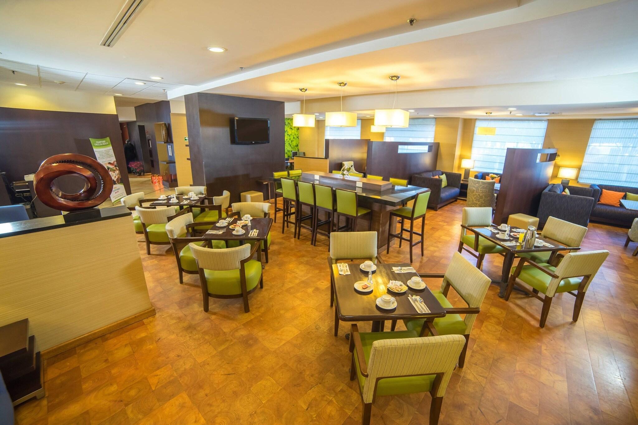 Vista Lobby Courtyard by Marriott Puebla Las Animas