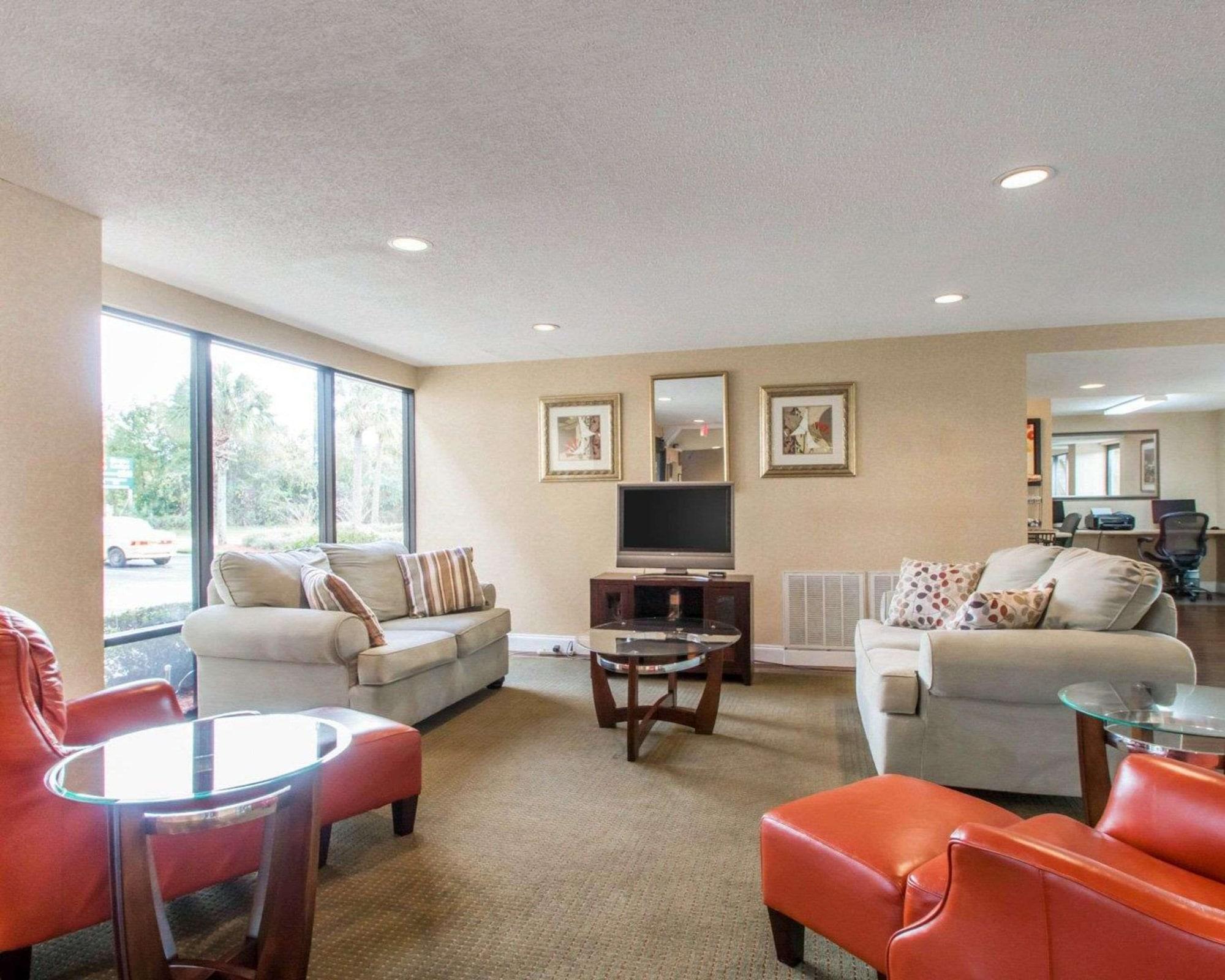 Vista Lobby Quality Inn & Suites Ridgeland