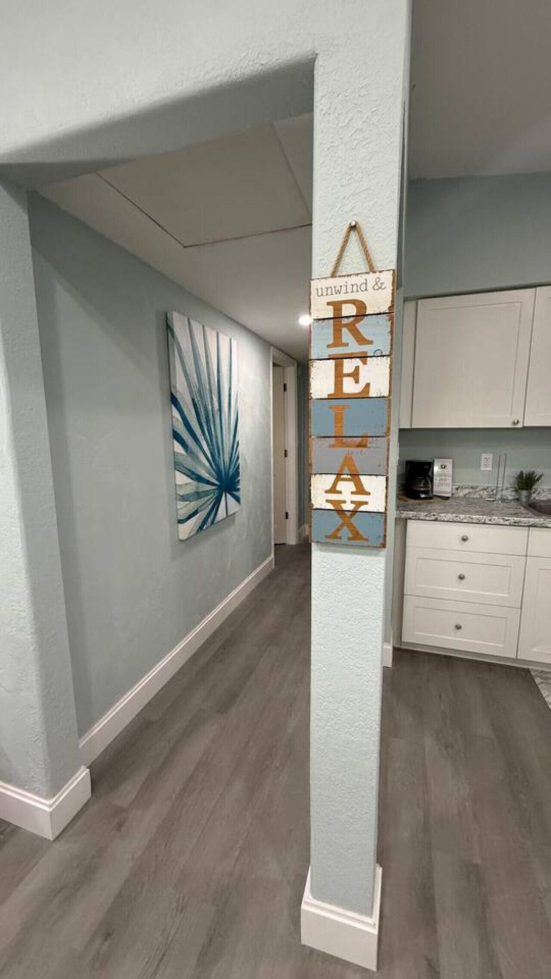 Varios 1 Bed Room Pool Steps to Beach