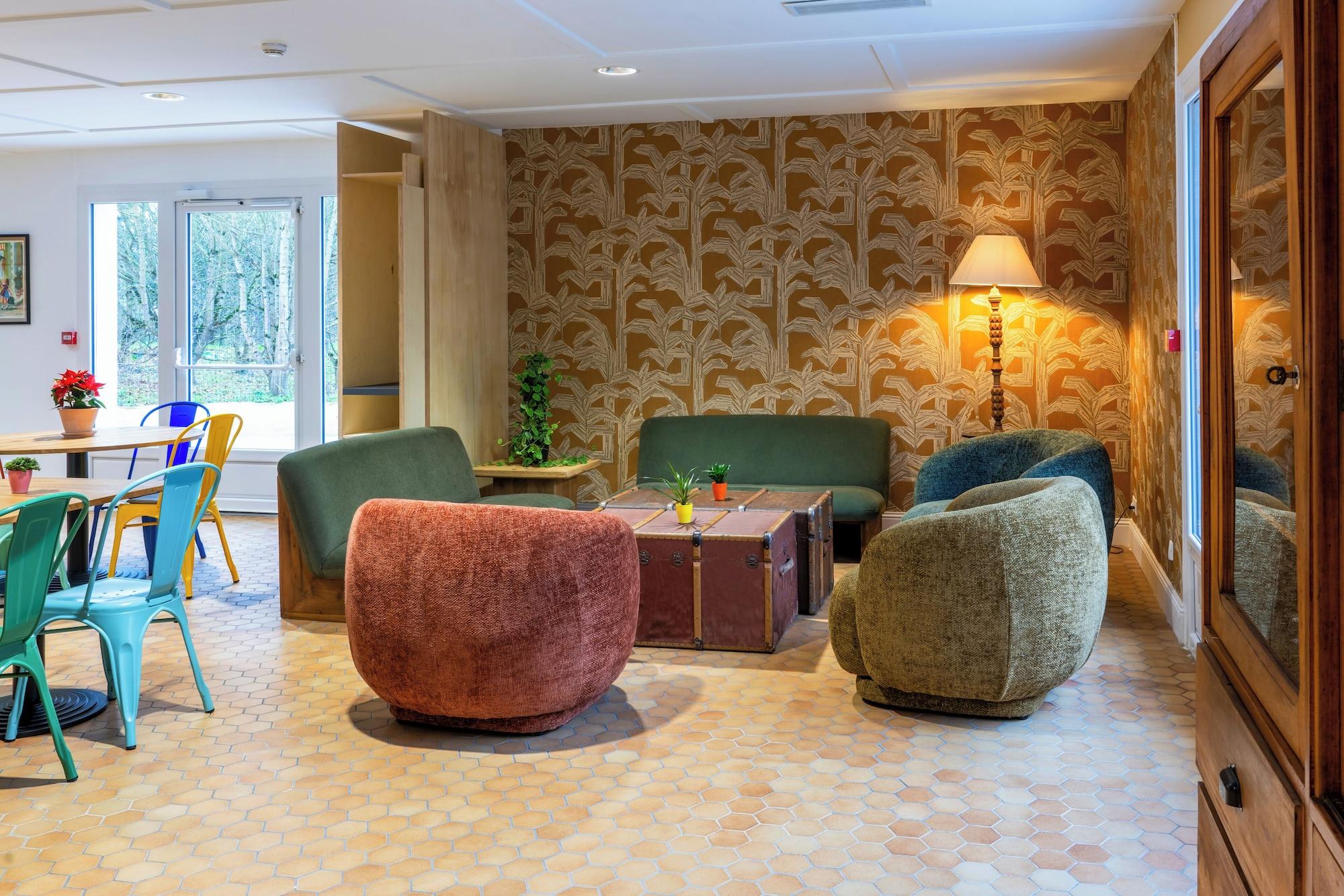 Vista Lobby greet Hotel Chatellerault