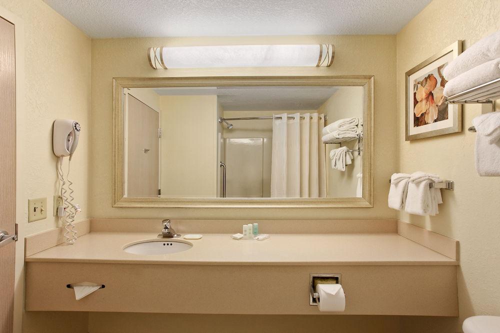 Hotel Comfort Suites Maingate East