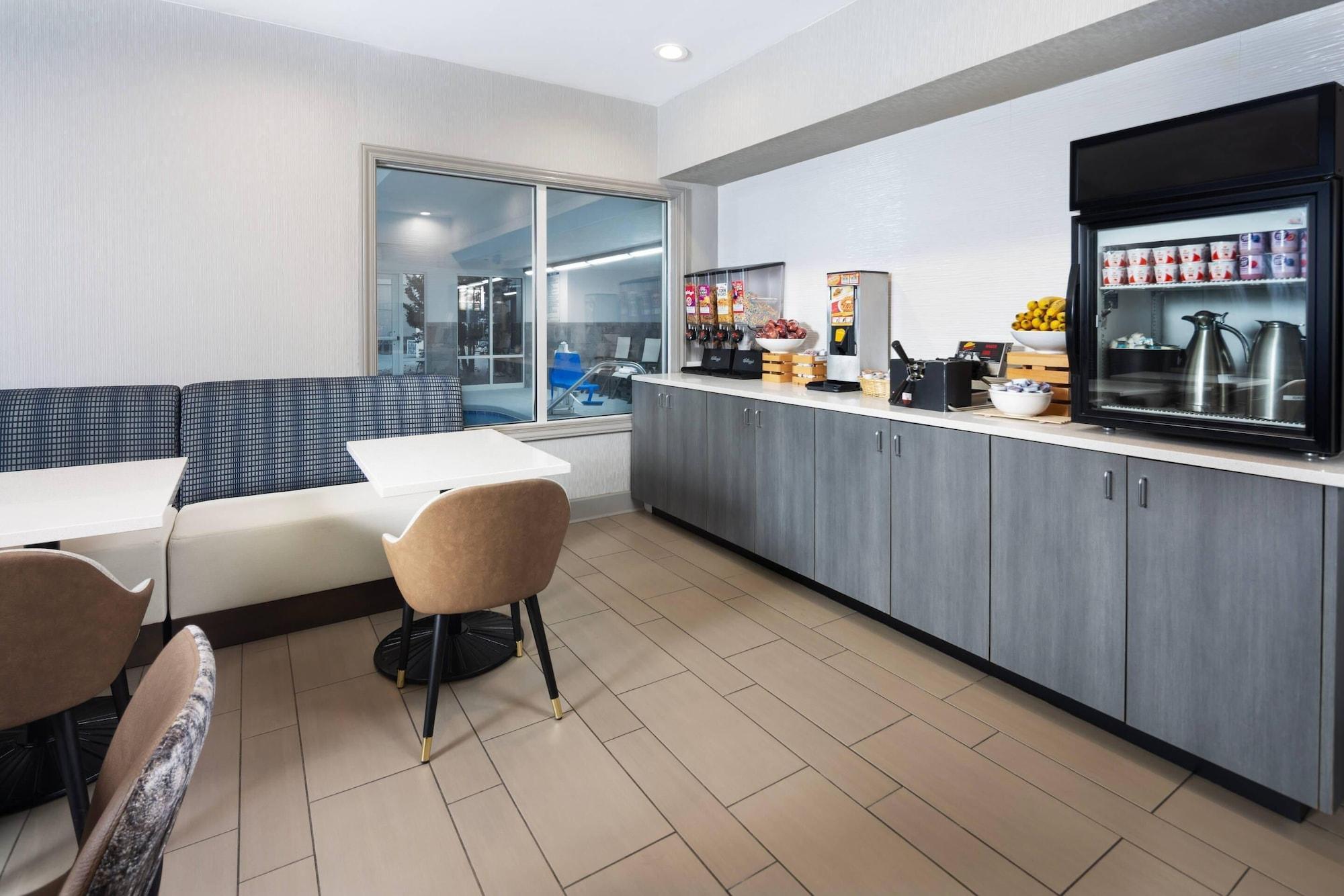 Restaurant Country Inn & Suites by Radisson Asheville Downtown Tunnel Road