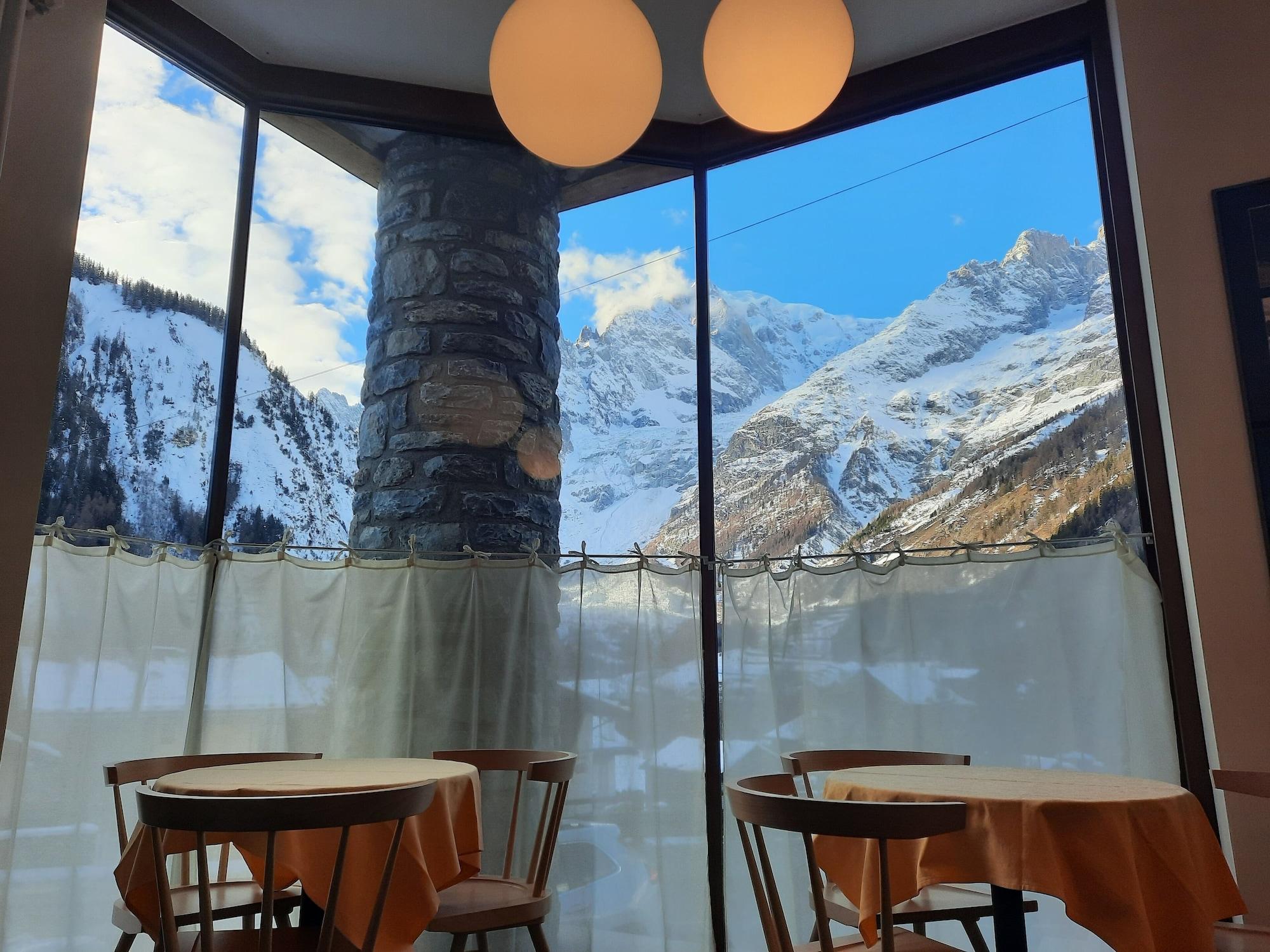 Bar/Salón Hotel Aigle