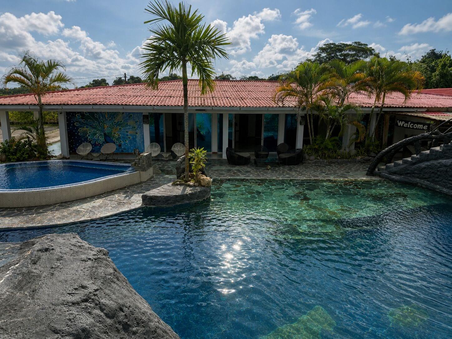 Vista Piscina Hotel Four20 Zensi - Meta