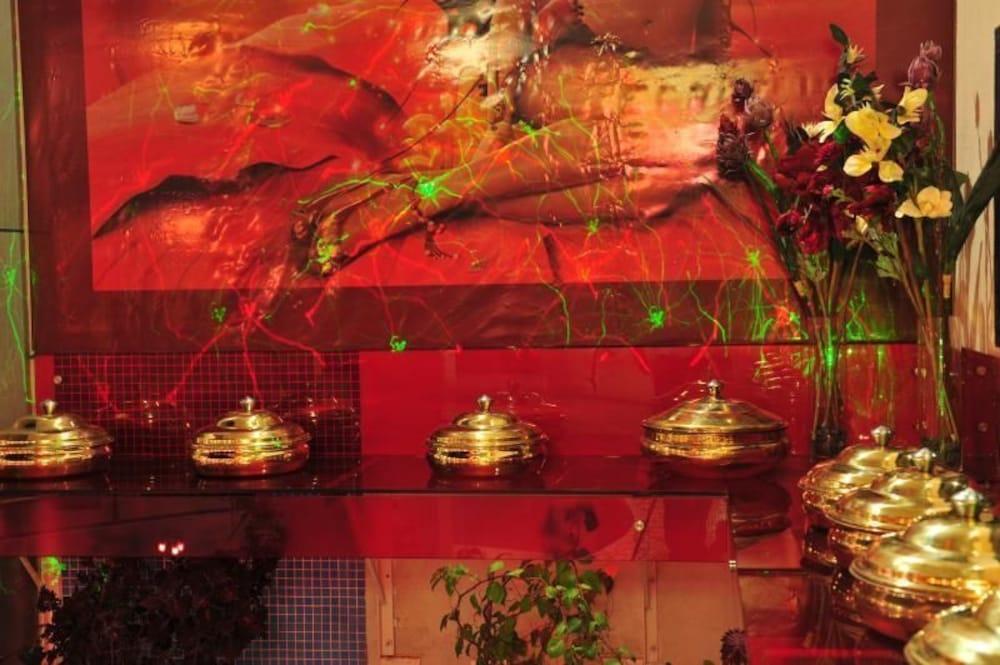 Restaurant United-21 Emerald Forest Hotel