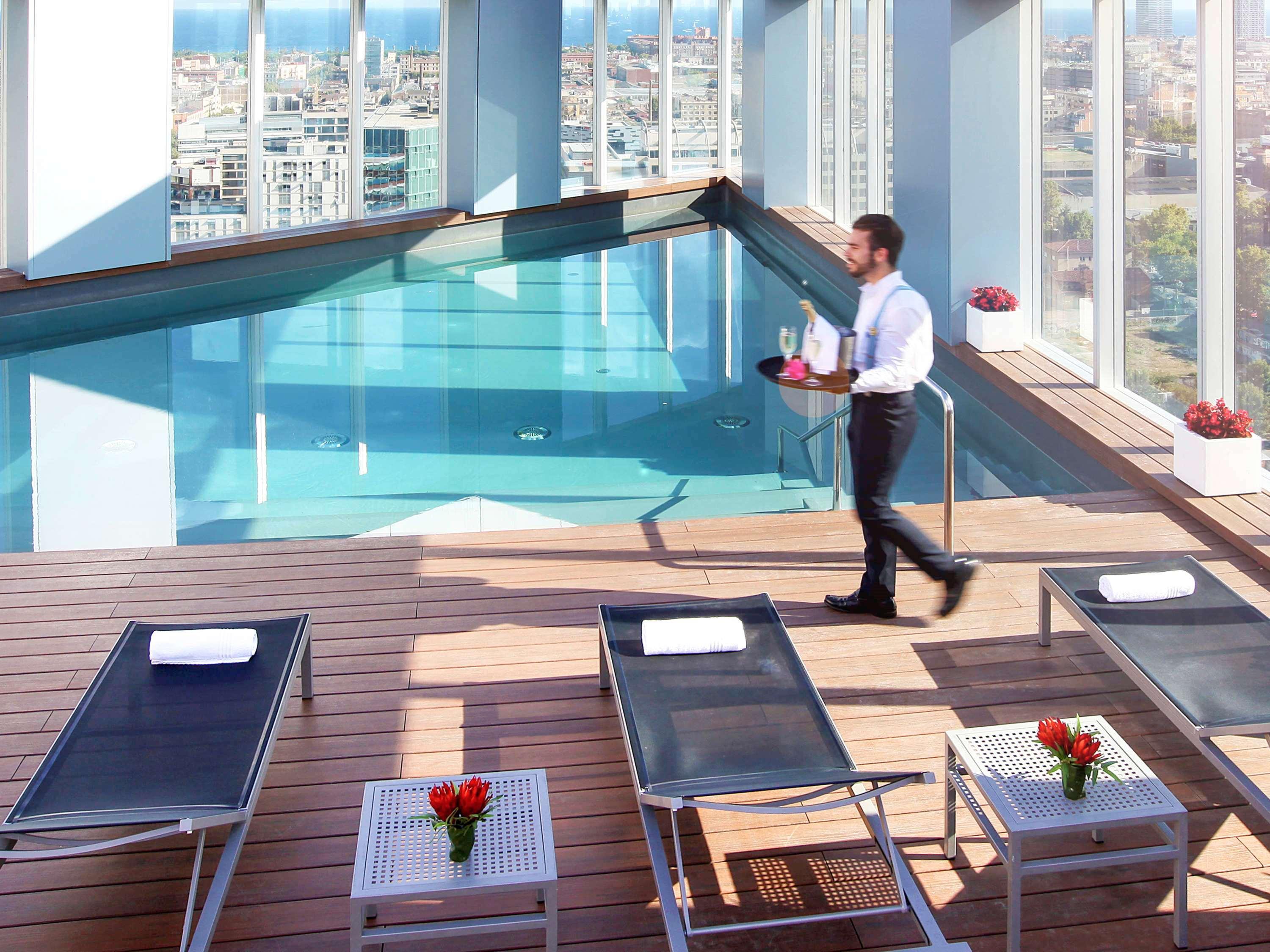 Vista Piscina Novotel Barcelona City