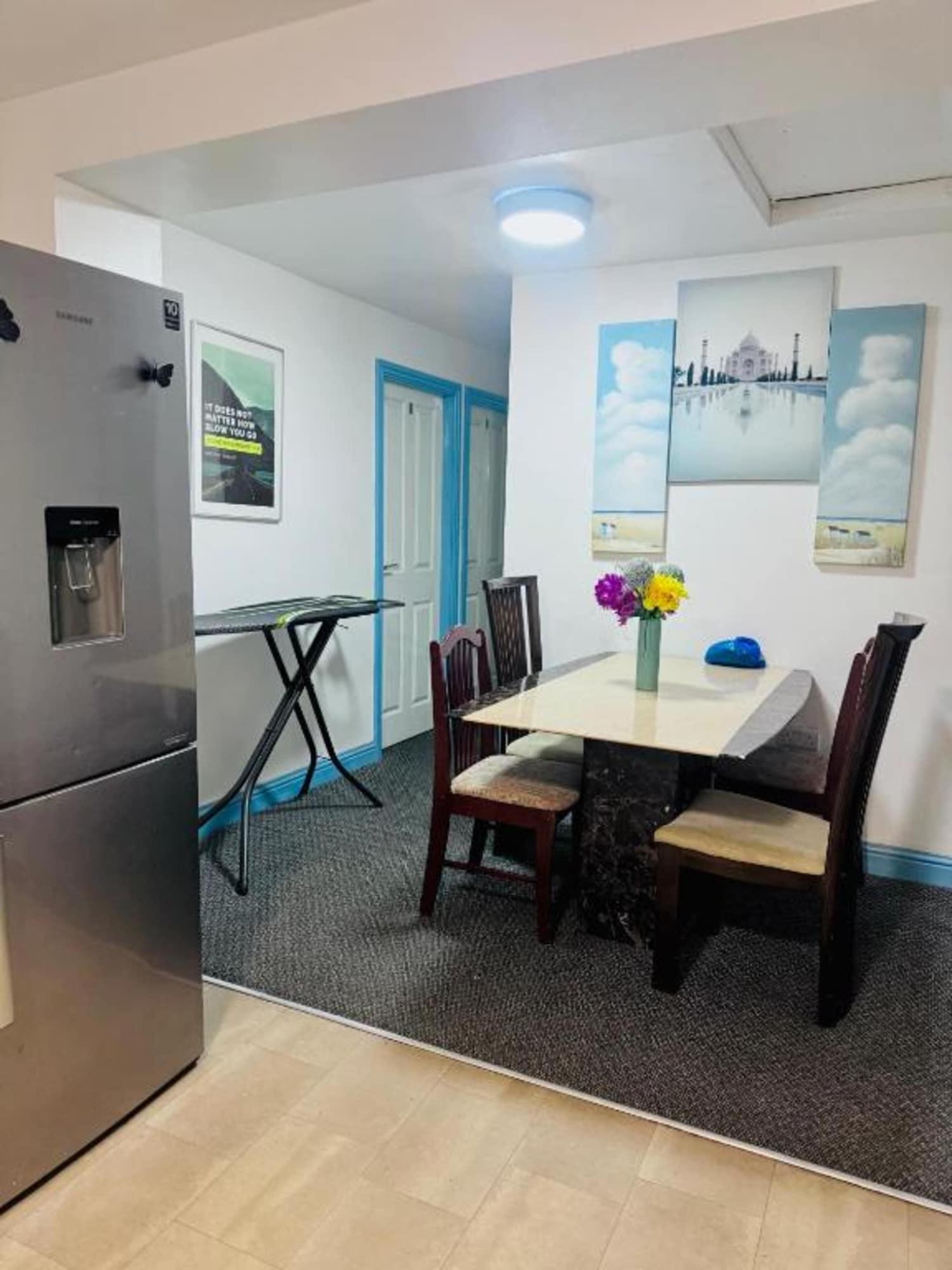 Vista Exterior OYO Unique Private Rooms - Bolton Central, Free Parking