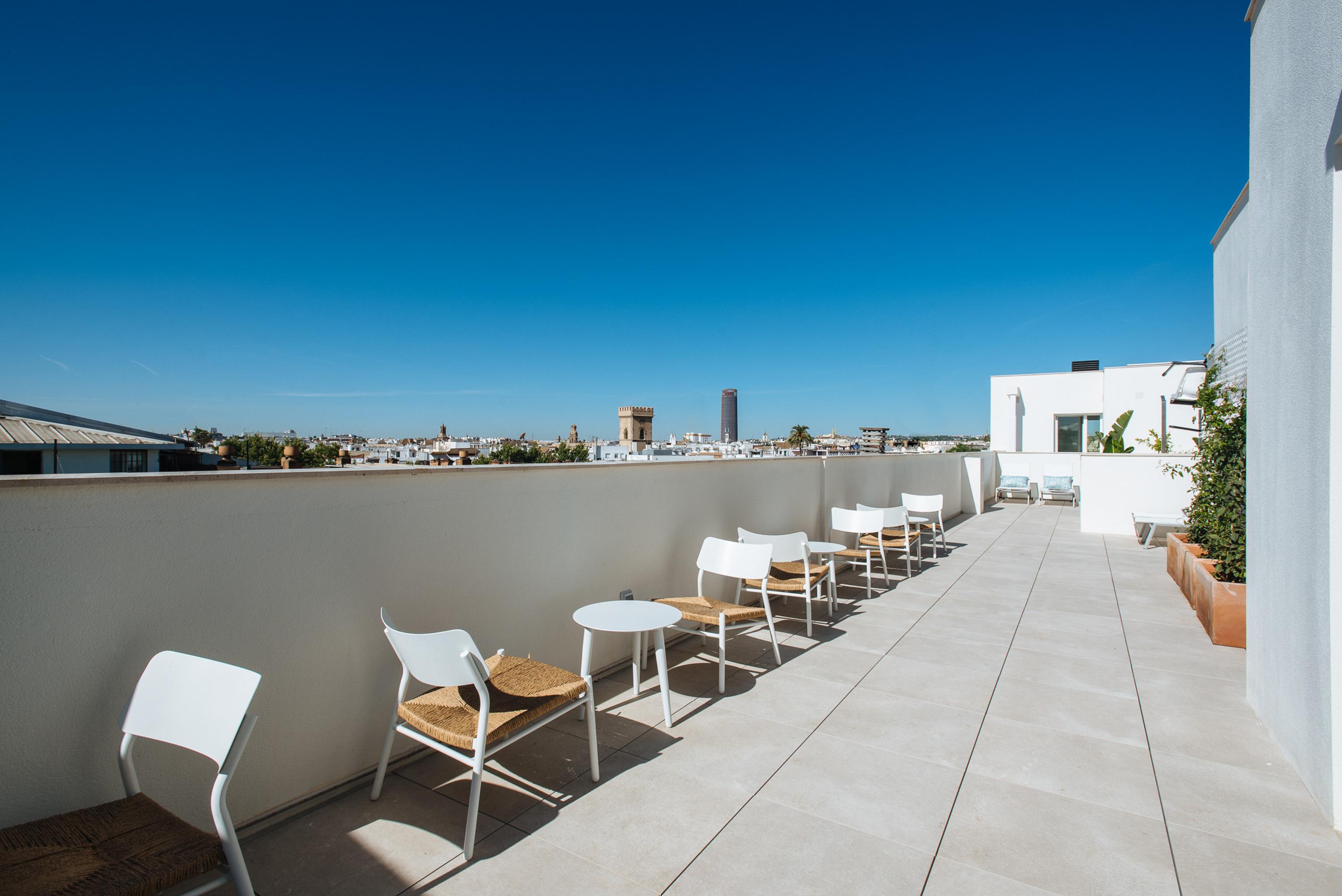 Vista Exterior Sercotel Sevilla Guadalquivir Suites