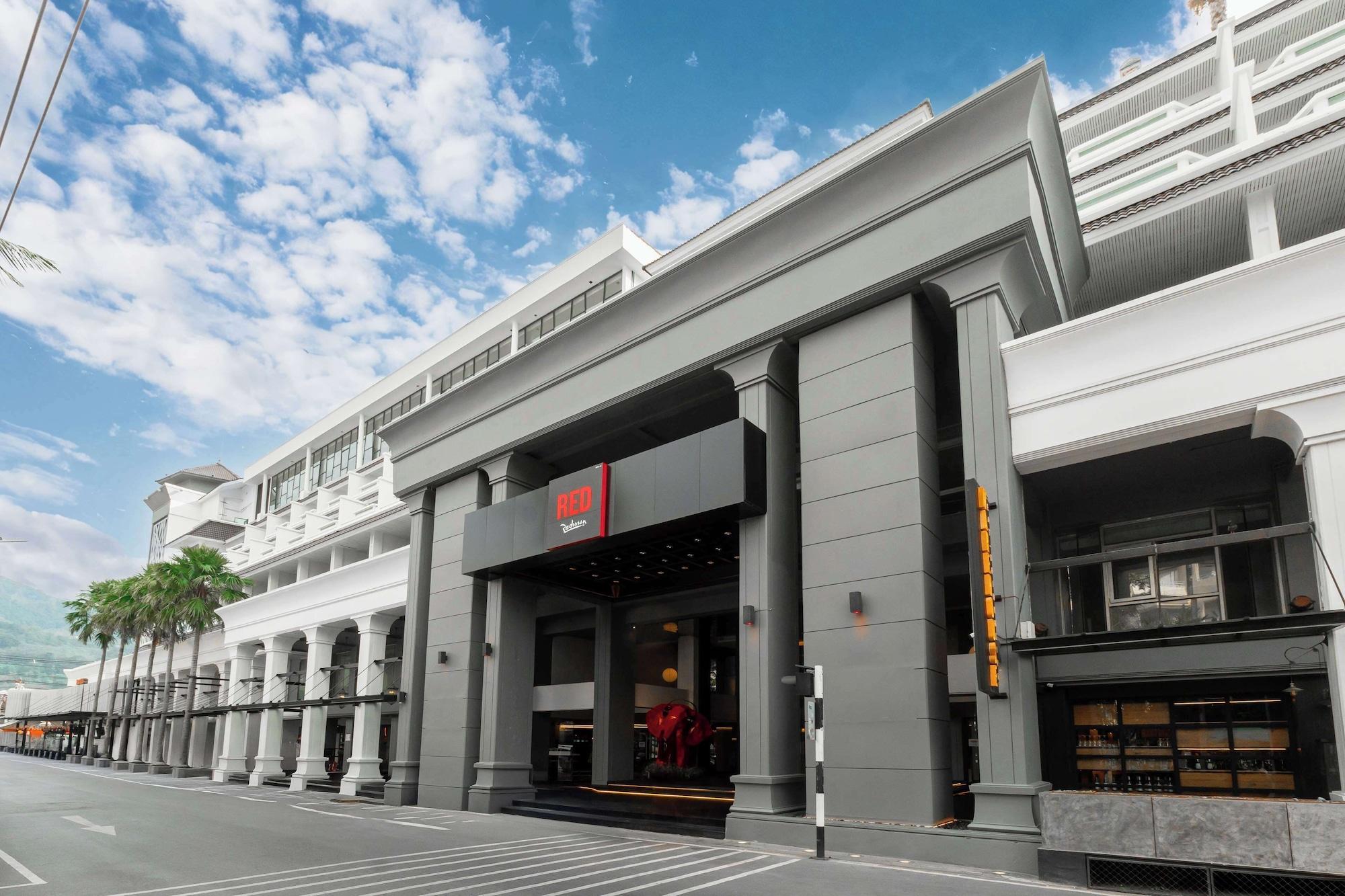 Vista Exterior Radisson RED Phuket Patong Beach