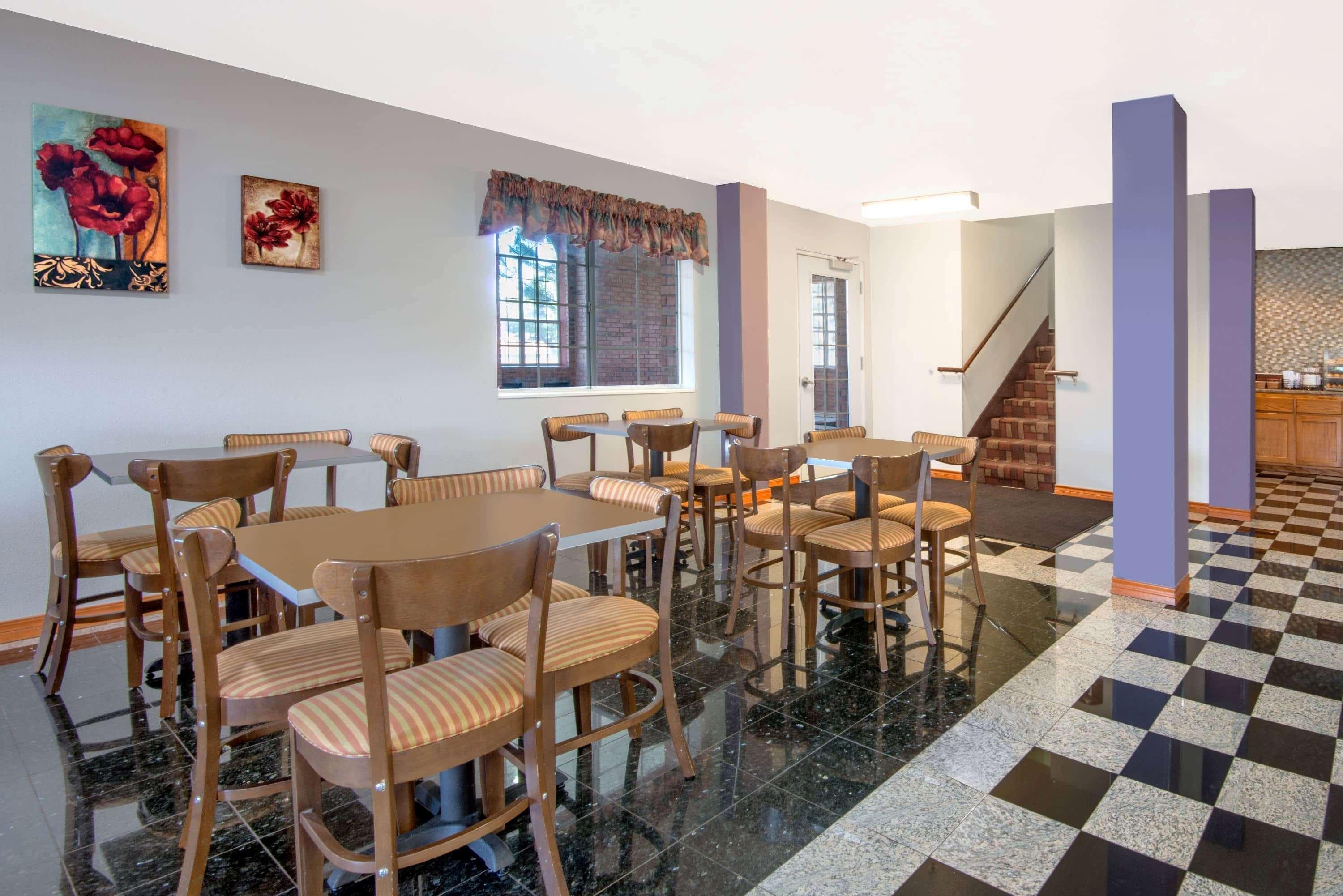 Vista Lobby Microtel Inn & Suites by Wyndham Amarillo