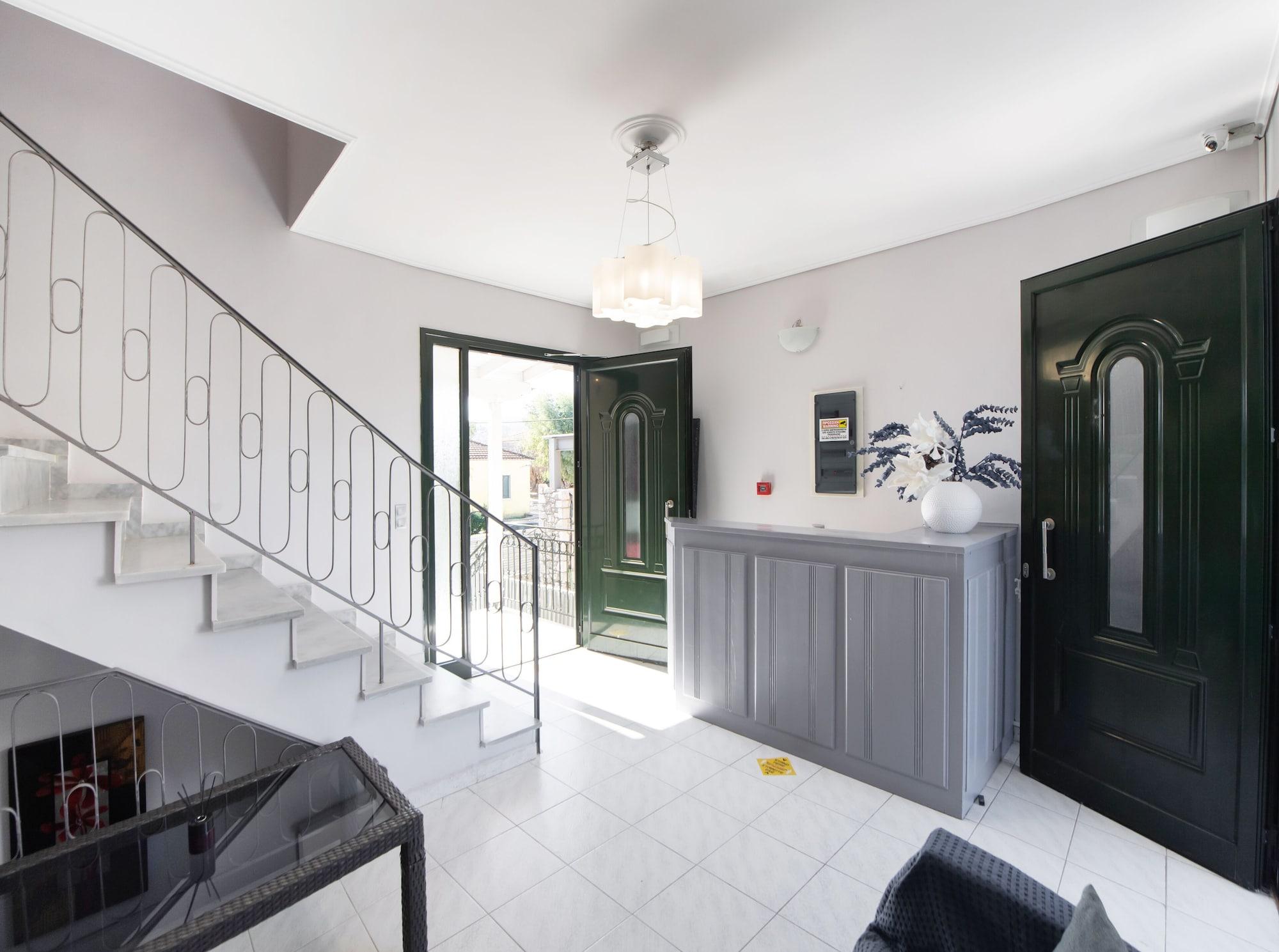 Vista Lobby George House