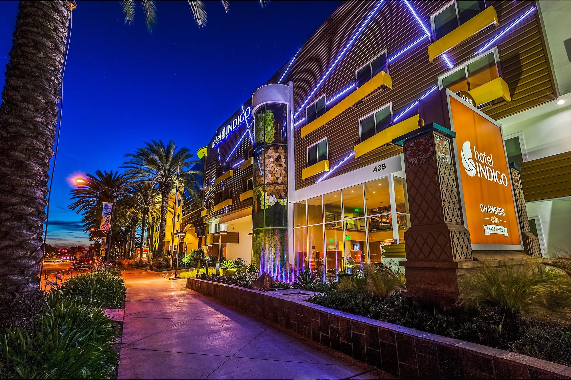 Vista Exterior Hotel Indigo Anaheim by IHG