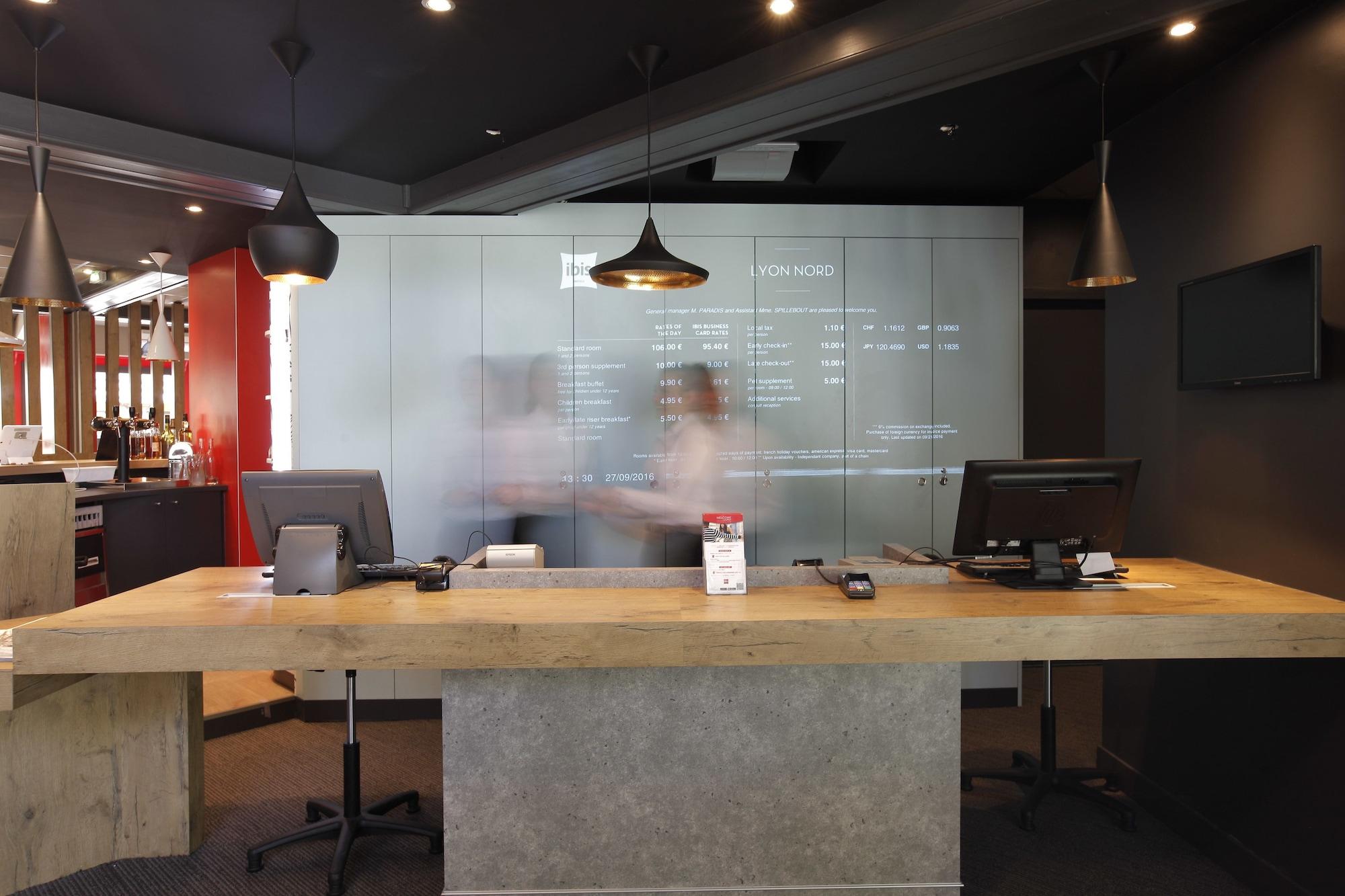 Vista Lobby ibis Lyon Nord