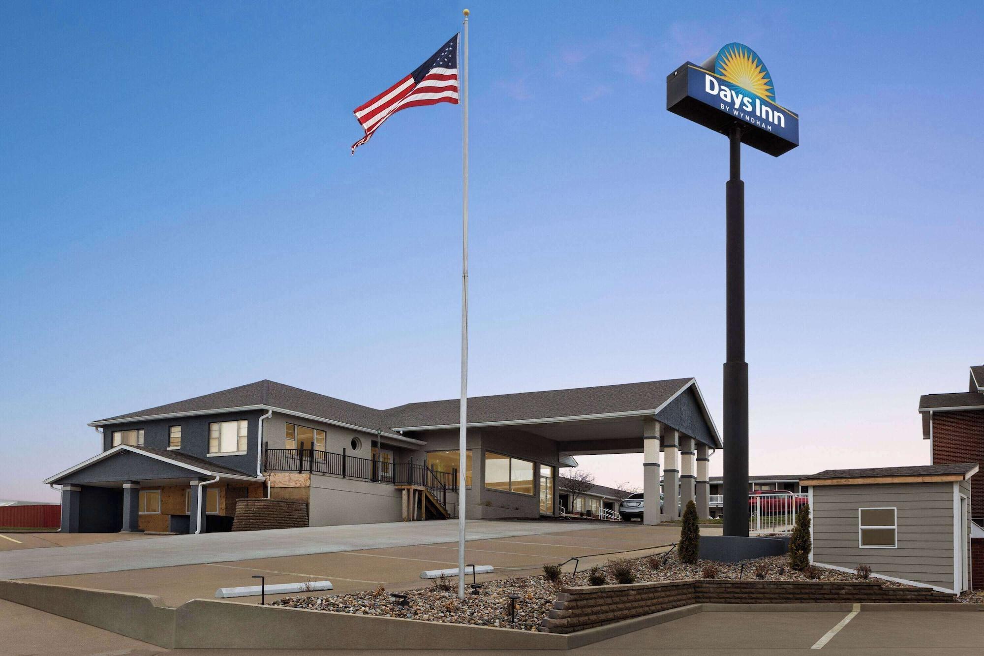 Vista Exterior Days Inn by Wyndham Chillicothe