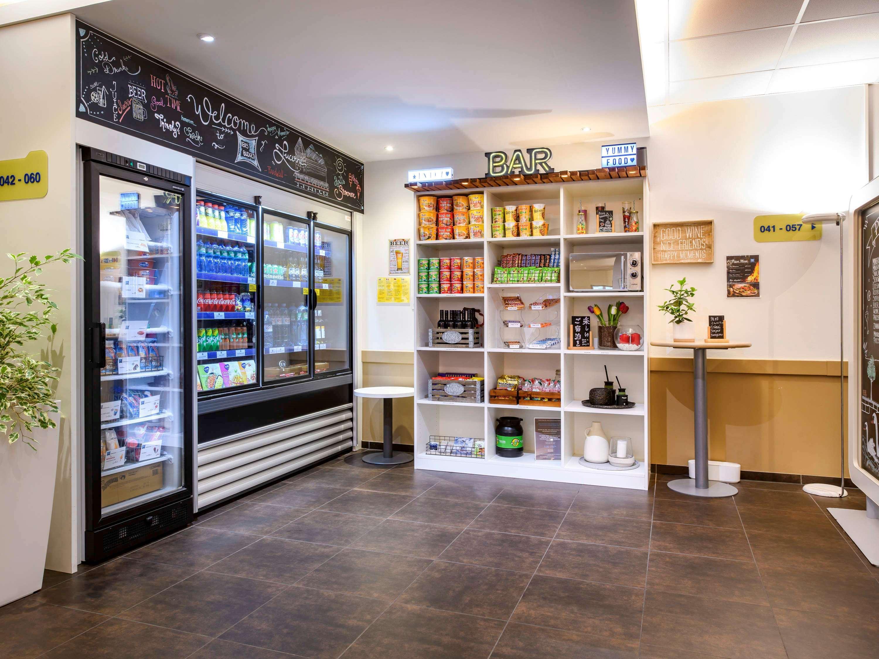 Bar/Salón ibis budget Luzern City