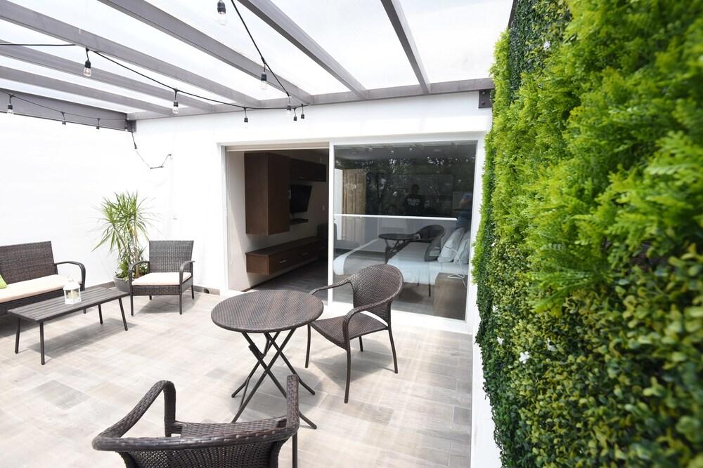 Hotel OM 686 Urban Lofts