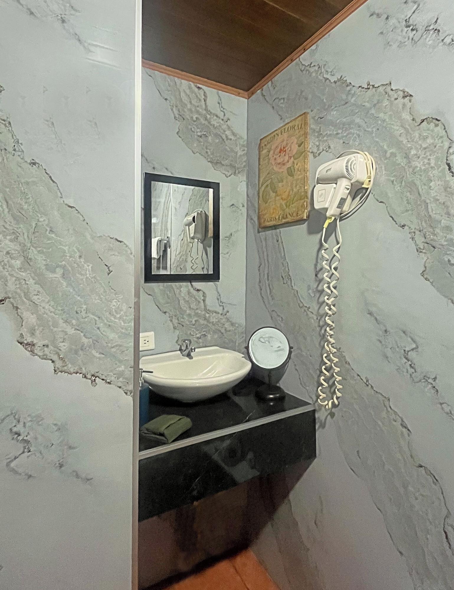 Equipamiento de Habitación Casa Jungle Monteverde Bed & Breakfast