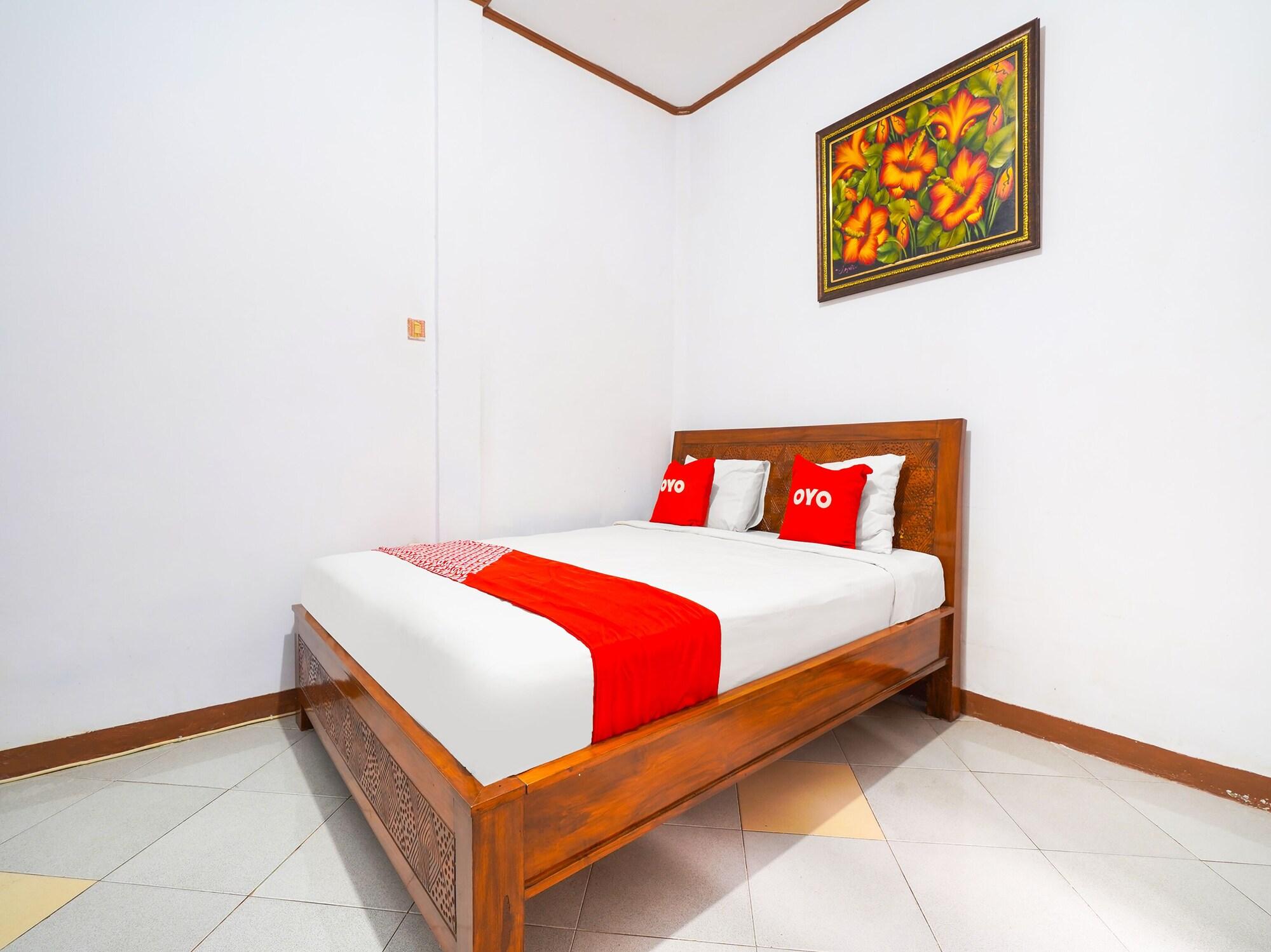 Varios OYO 91561 Gandhi Hotel NearRS Khusus Ginjal Ny. R.A. Habibie