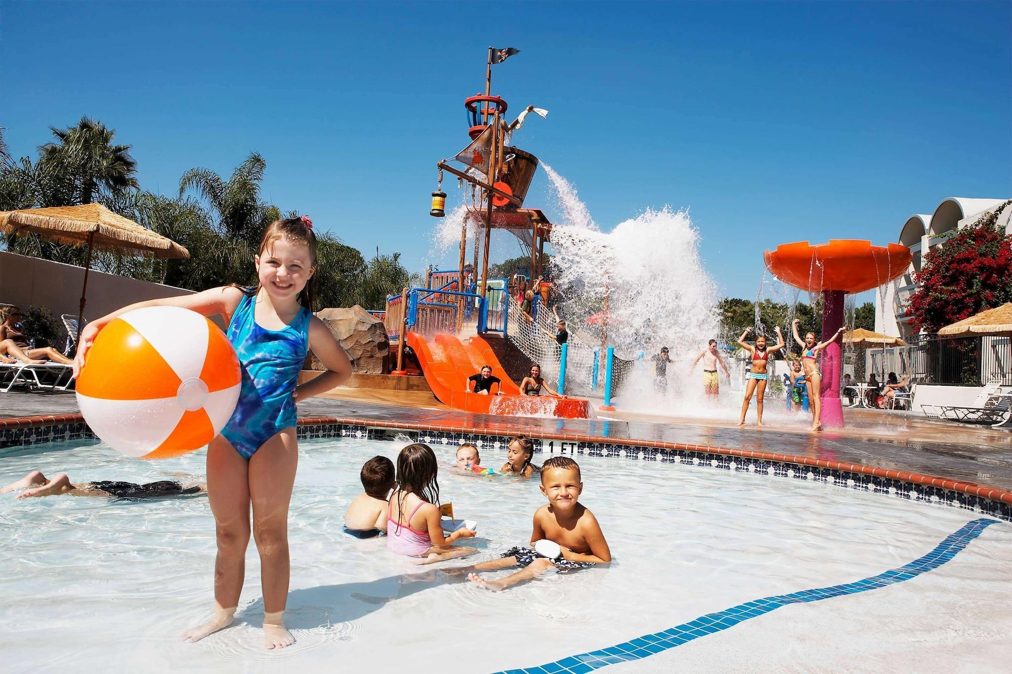 Vista Exterior Howard Johnson by Wyndham Anaheim Hotel & Water Playground