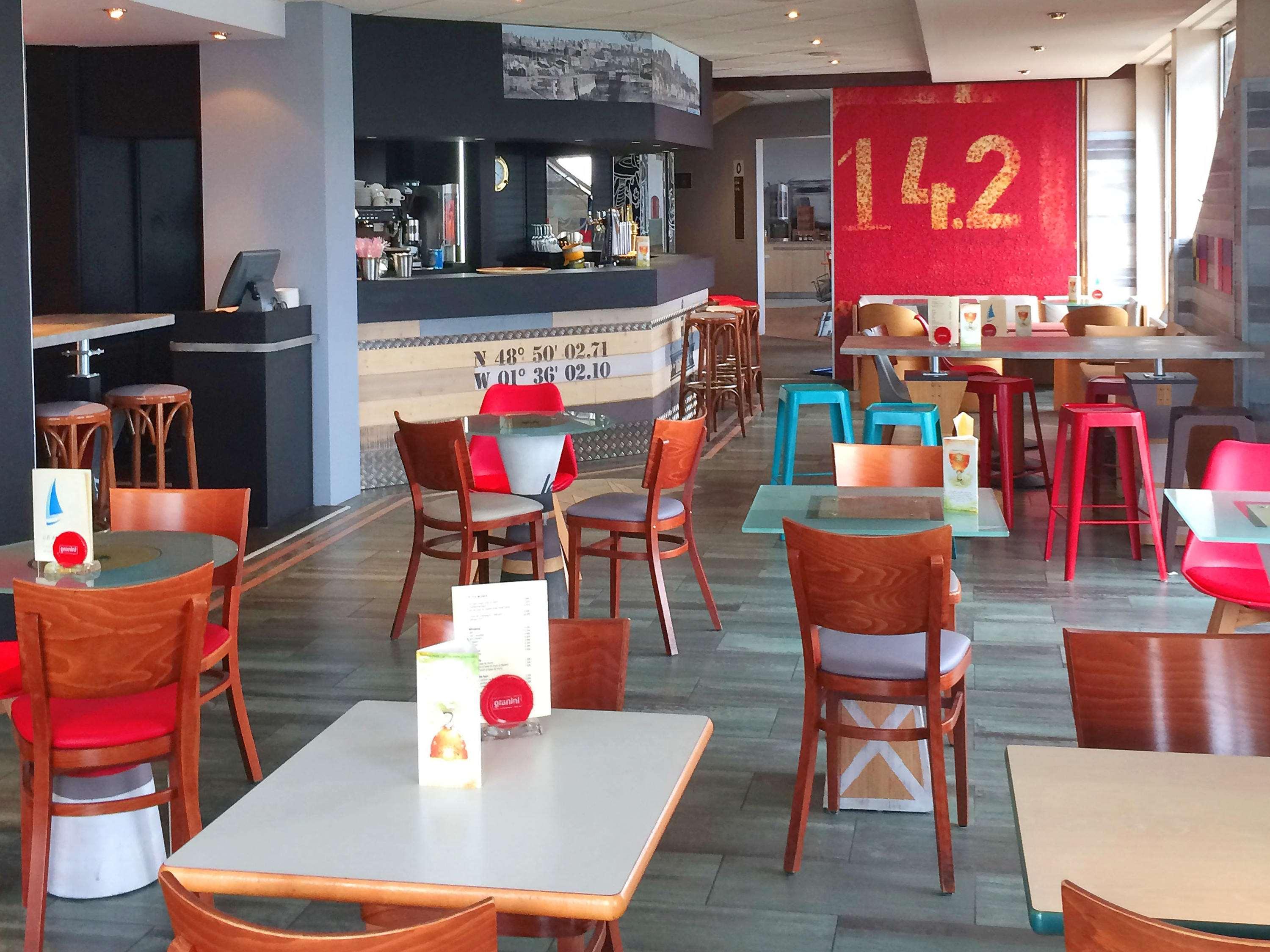 Bar/Salón ibis Granville Port de plaisance