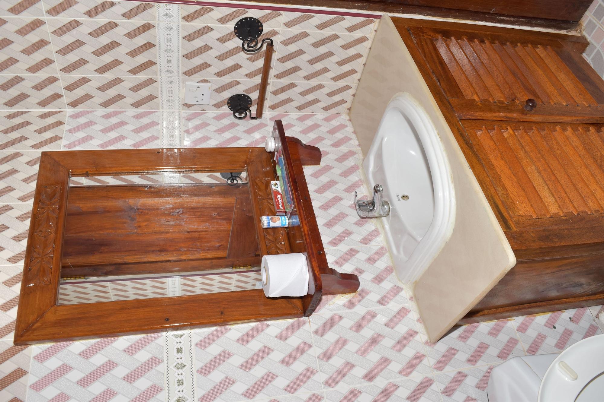 Equipamiento de Habitación Chukwani Executive Inn