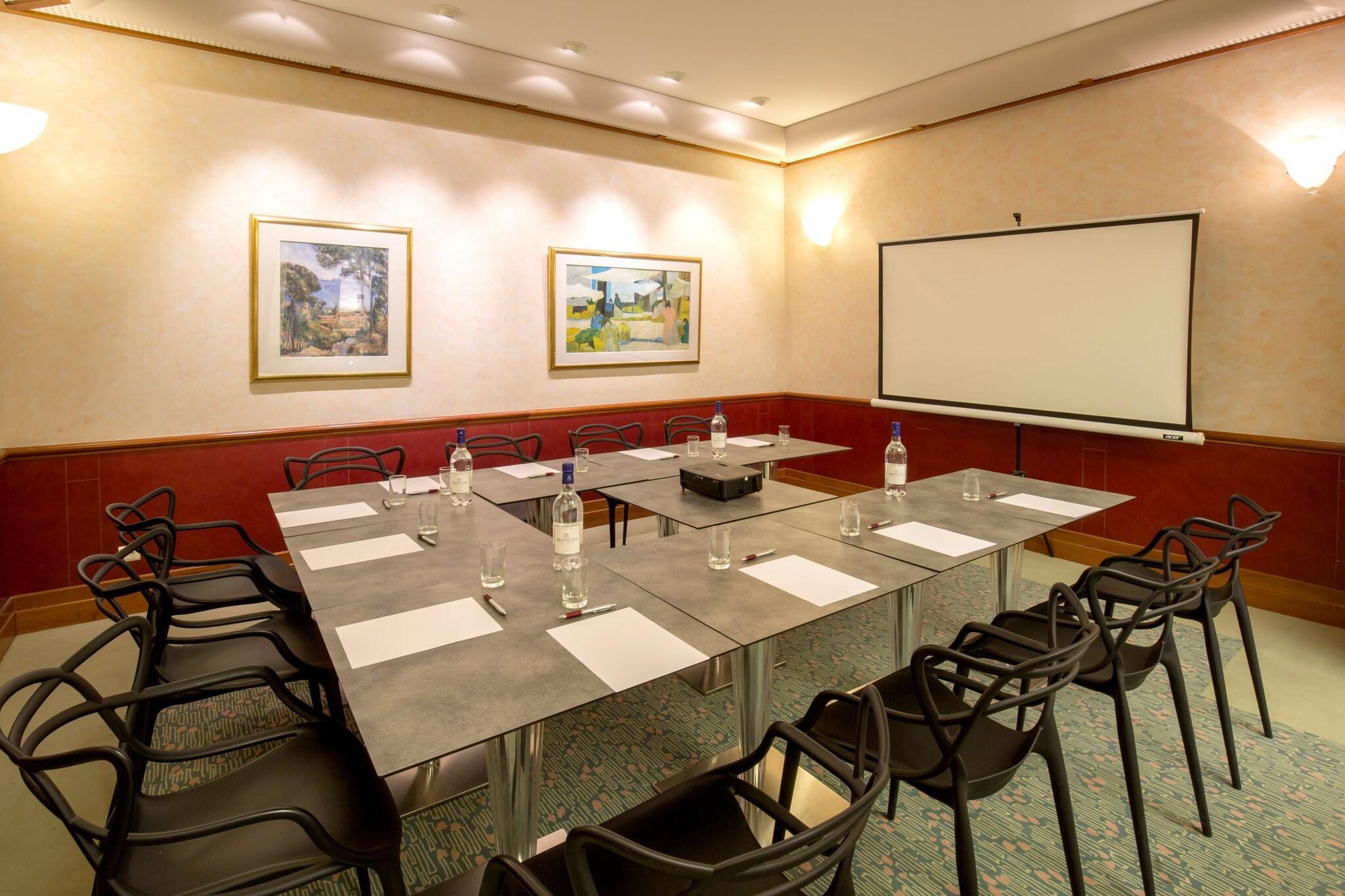 Sala de Reuniones Hôtel de Normandie
