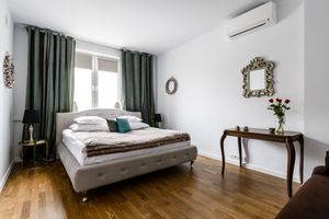 Alquiler Vacacional - VanGogh by mythings- Spacious, 1BR apartment, air conditioned, for a family