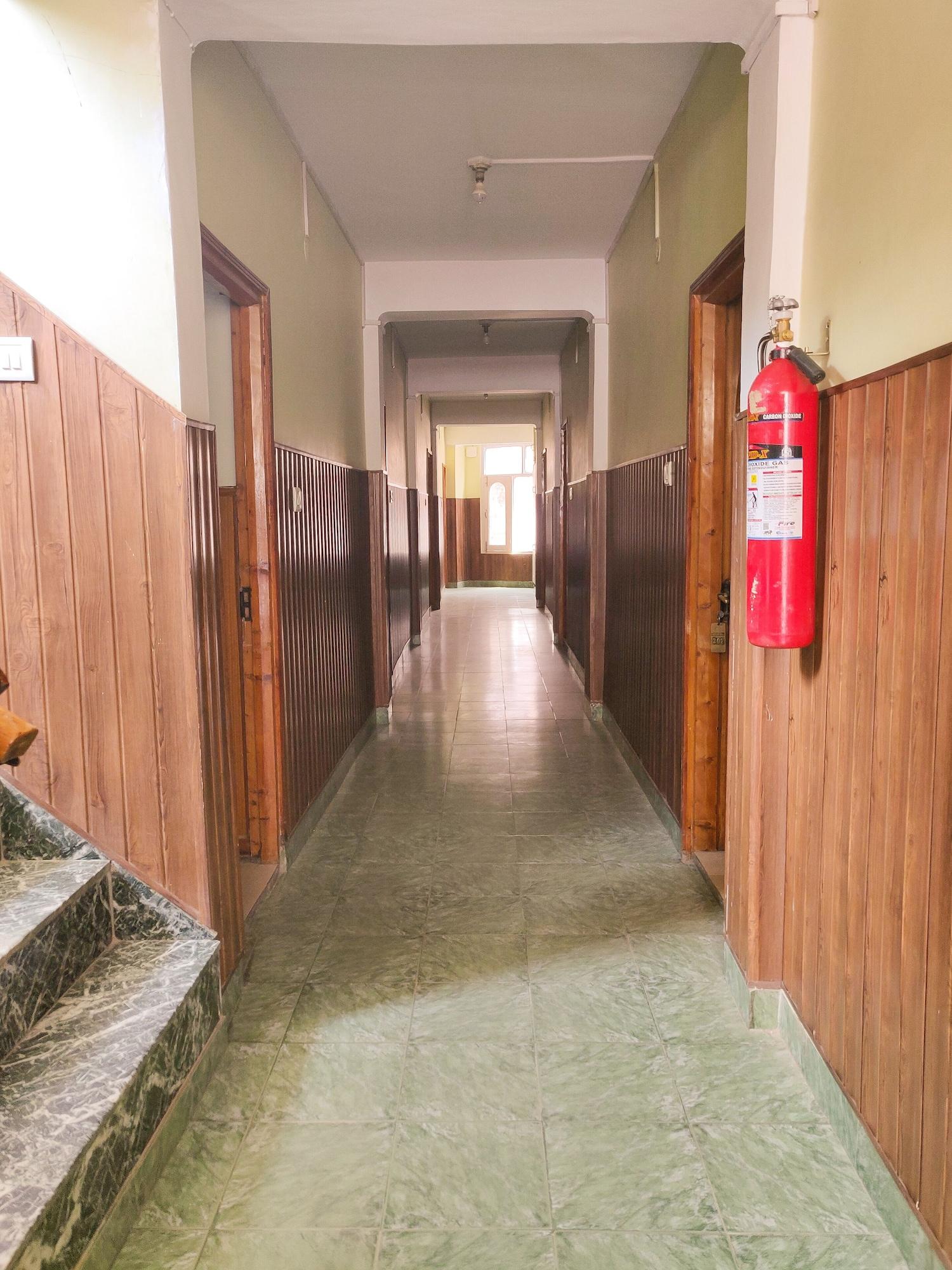 Varios Hotel Amit