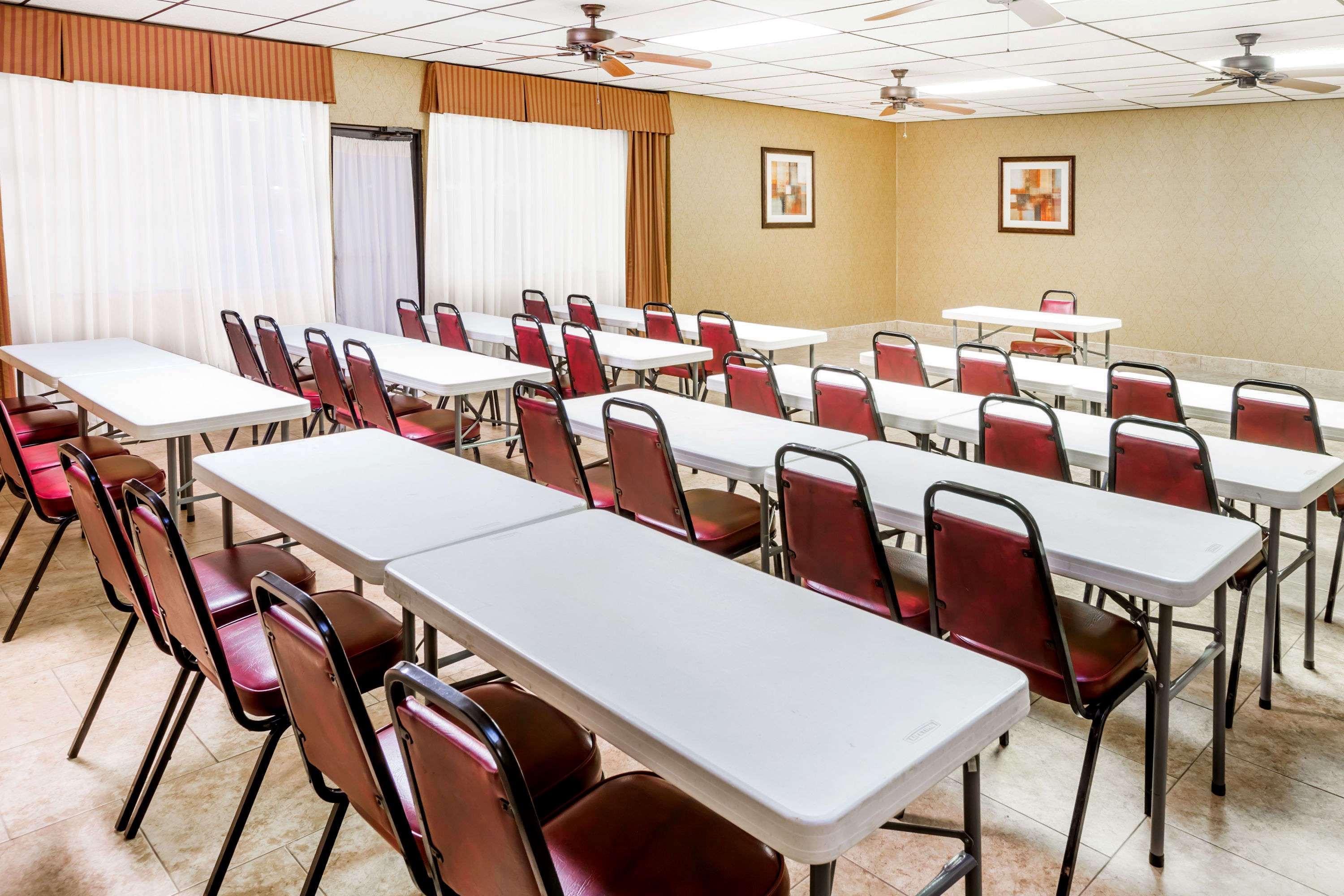 Sala de Reuniones Days Inn by Wyndham Batesville