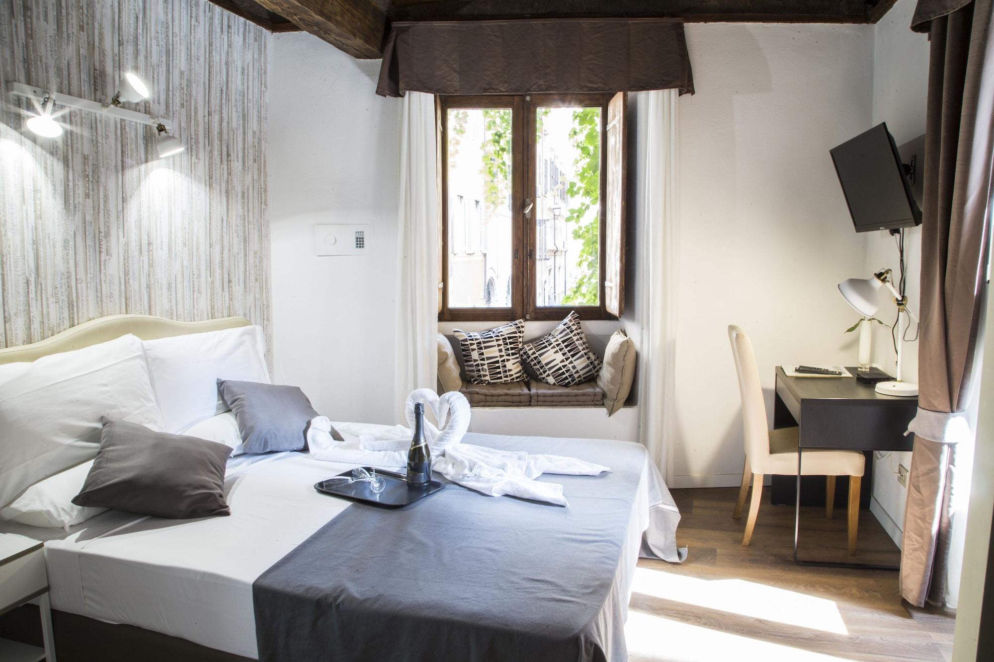 Varios Do-Do Navona Suites