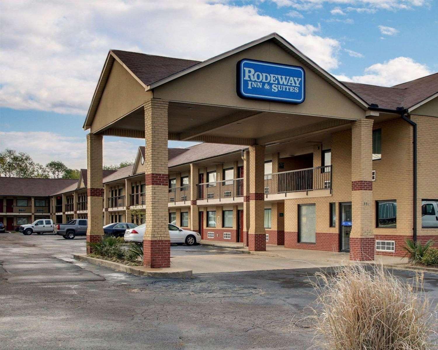 Vista Exterior Rodeway Inn & Suites