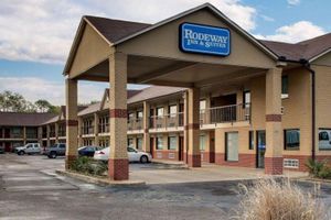 Alojamiento - Rodeway Inn & Suites