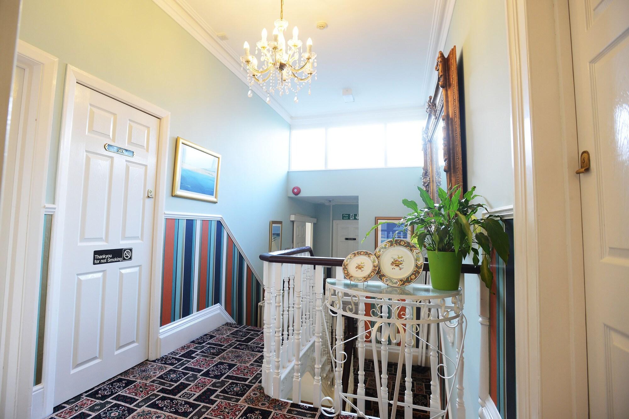 Varios Cleveland Hotel