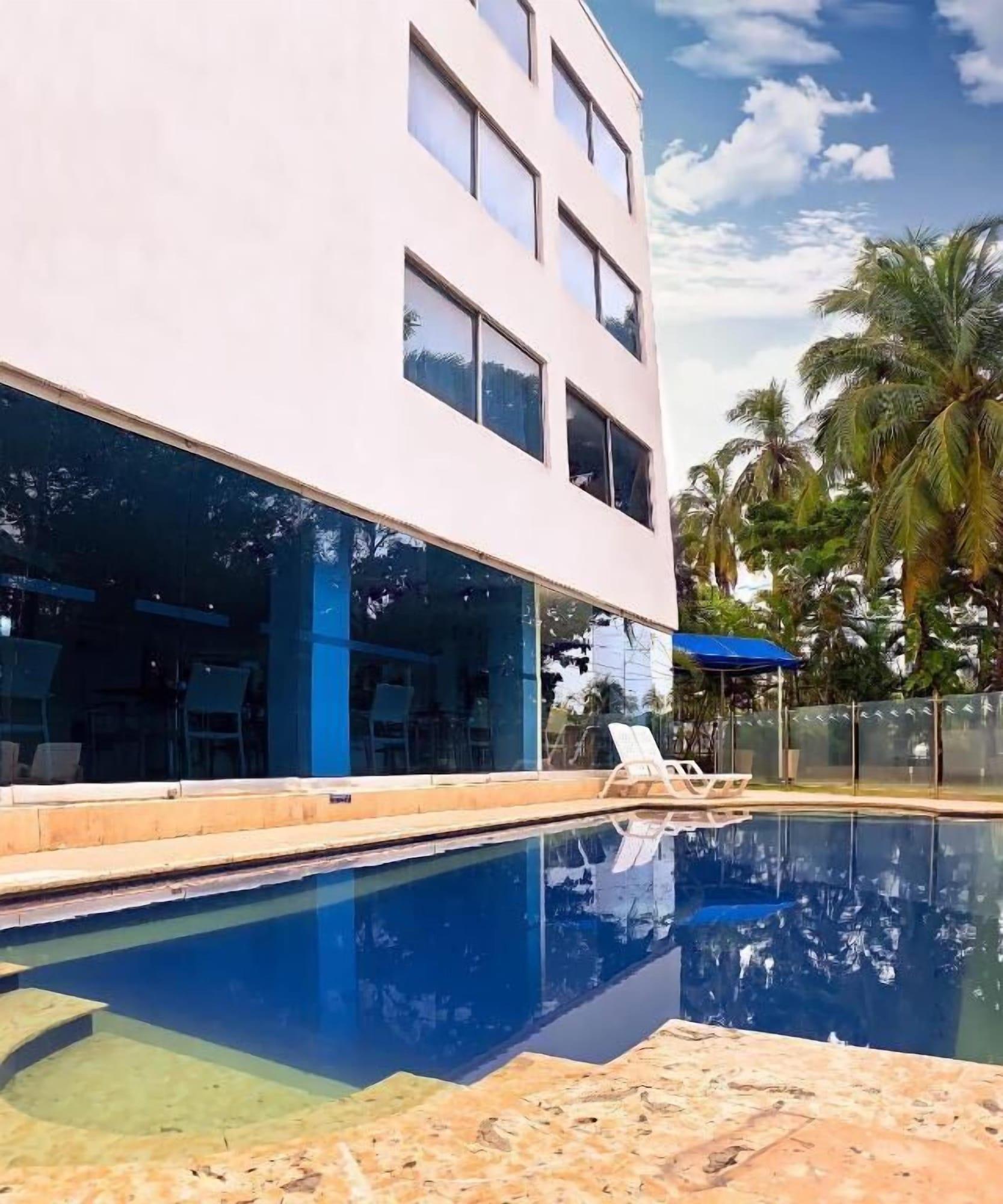 Vista Piscina Hotel Oceania Cartagena