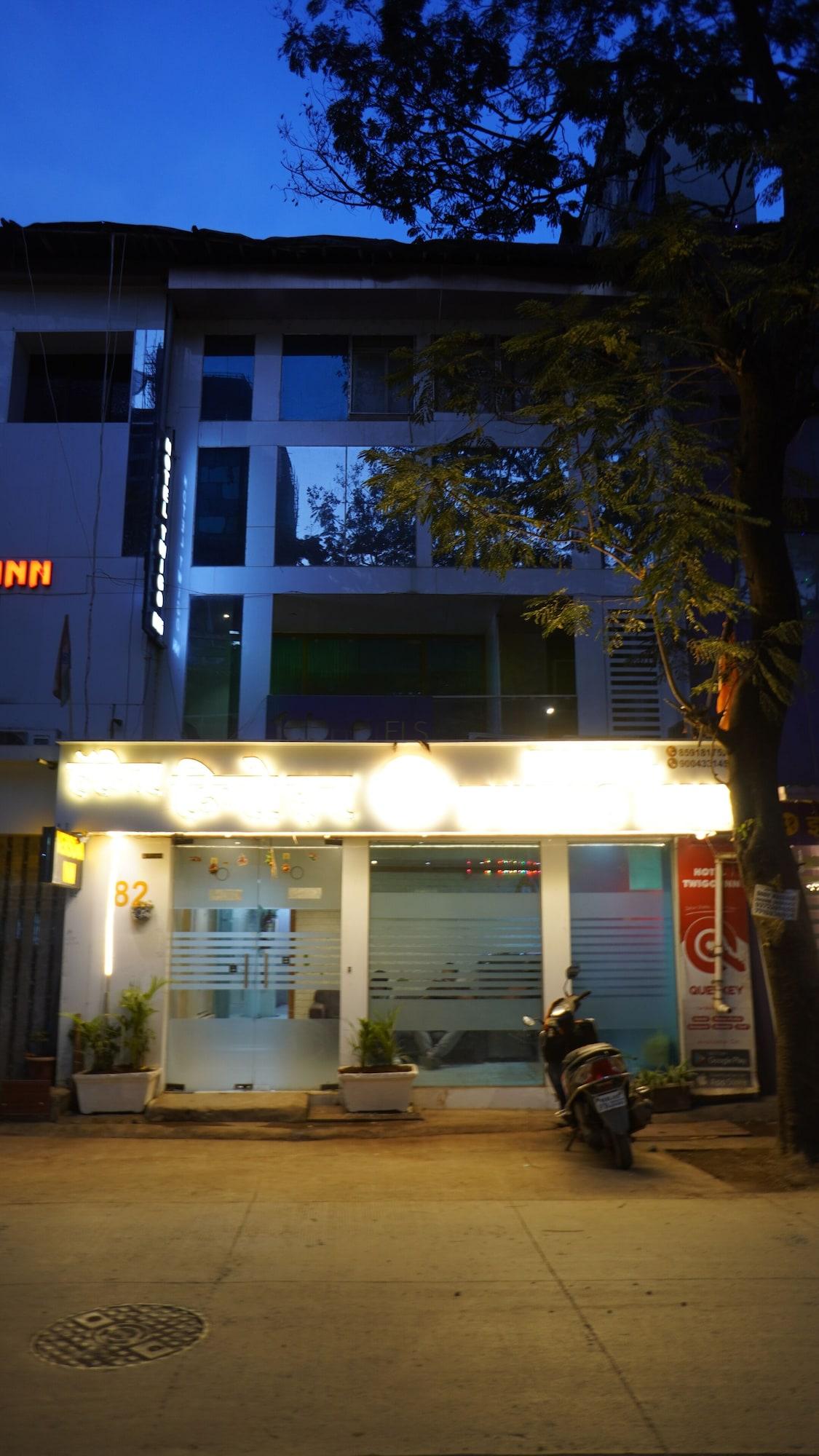 Vista Exterior Hotel Versova Inn