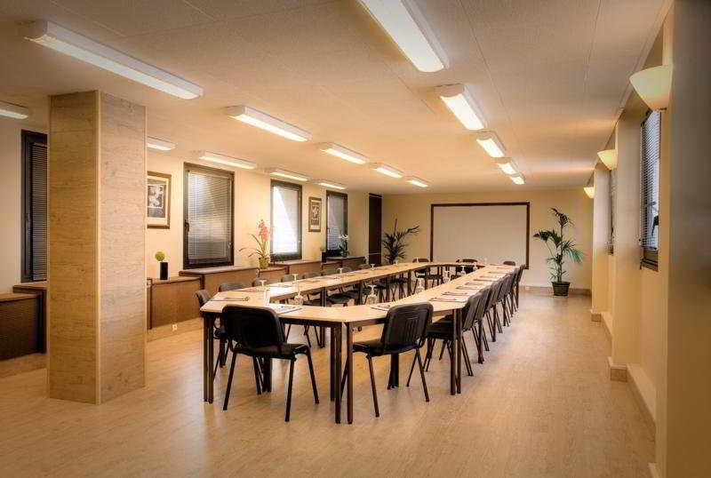 Centro de Negocios Le Pera