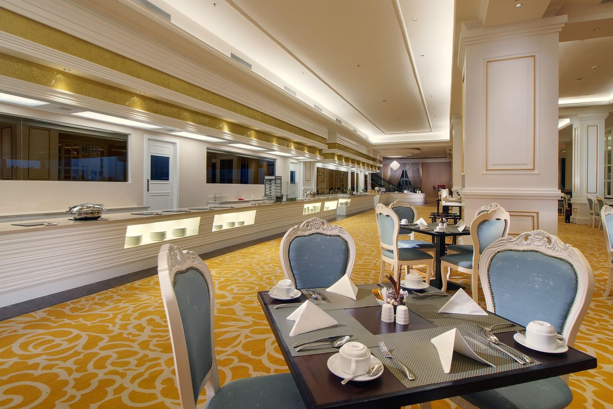 Restaurant Adimulia Hotel Medan