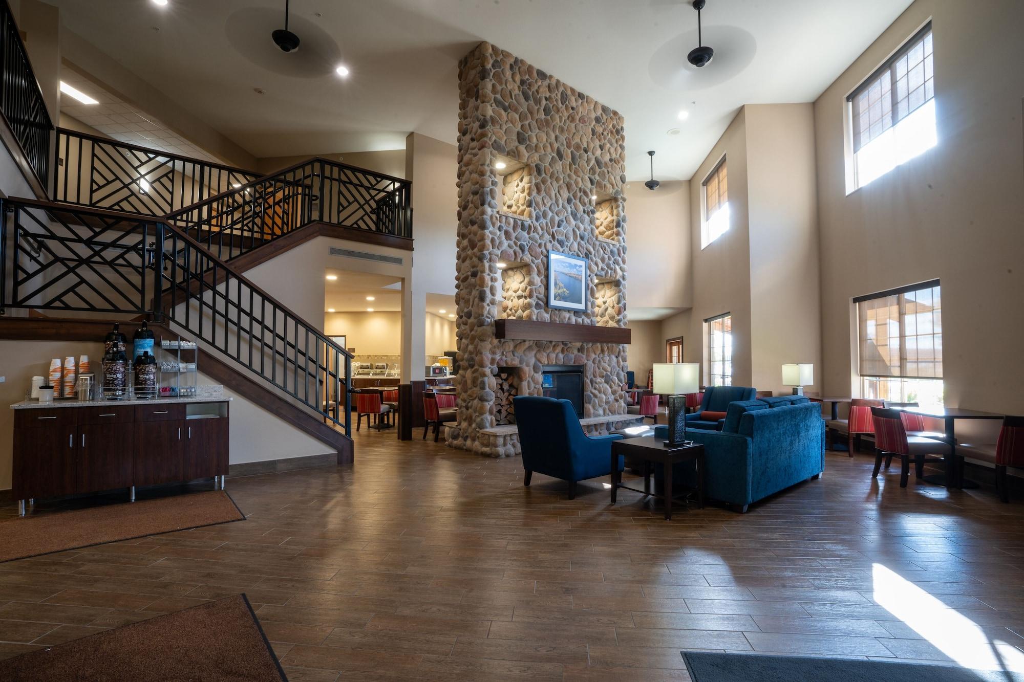 Vista Lobby Rapid River Lodge