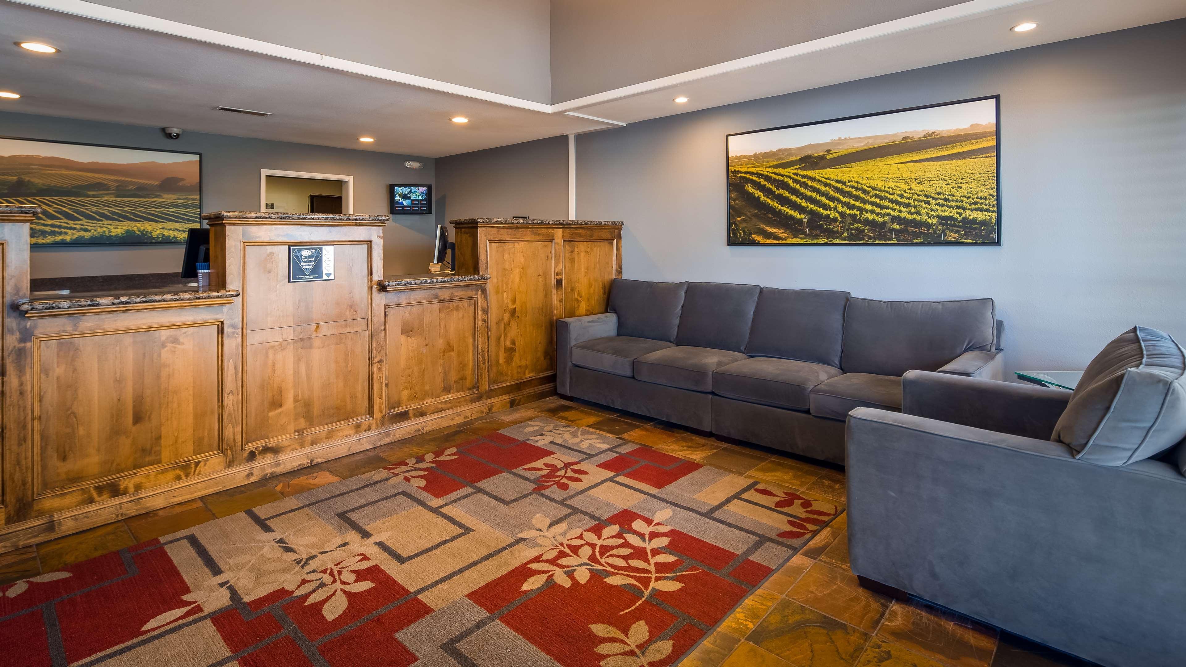 Vista Lobby Sonoma Winegrower's Inn