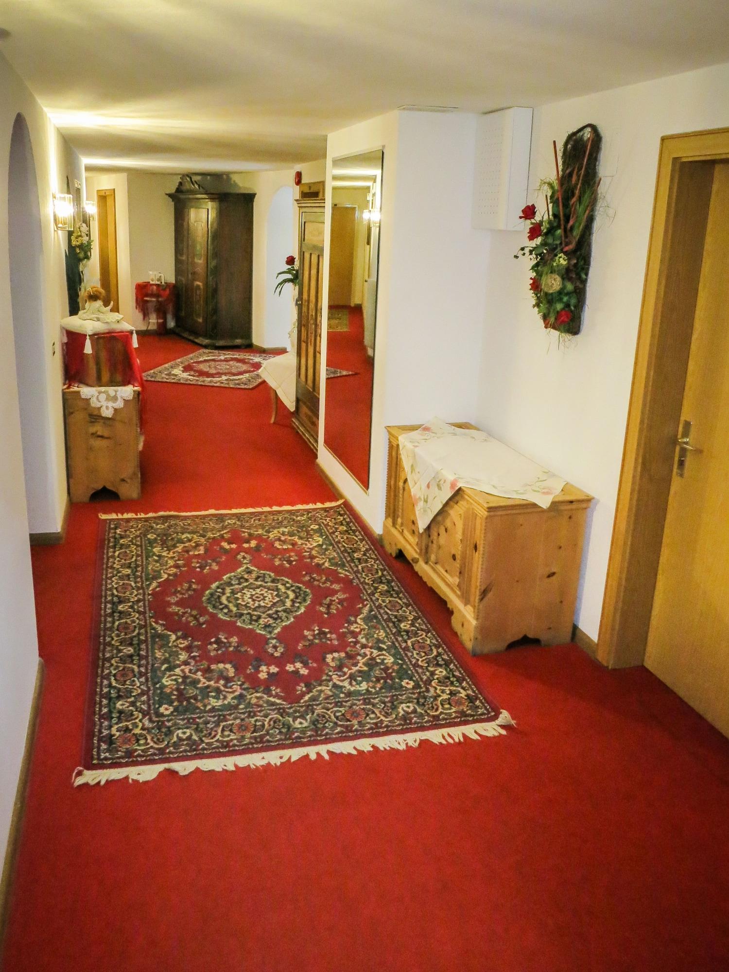 Varios Hotel Ustaria Posta