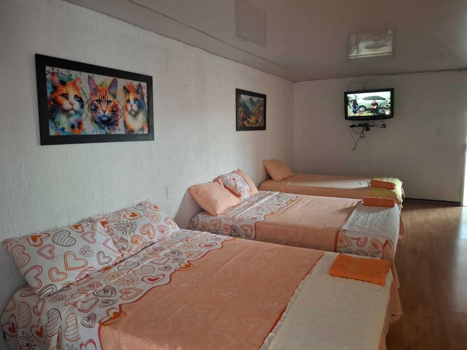 Habitación casa hostal ave maria san antonio cali